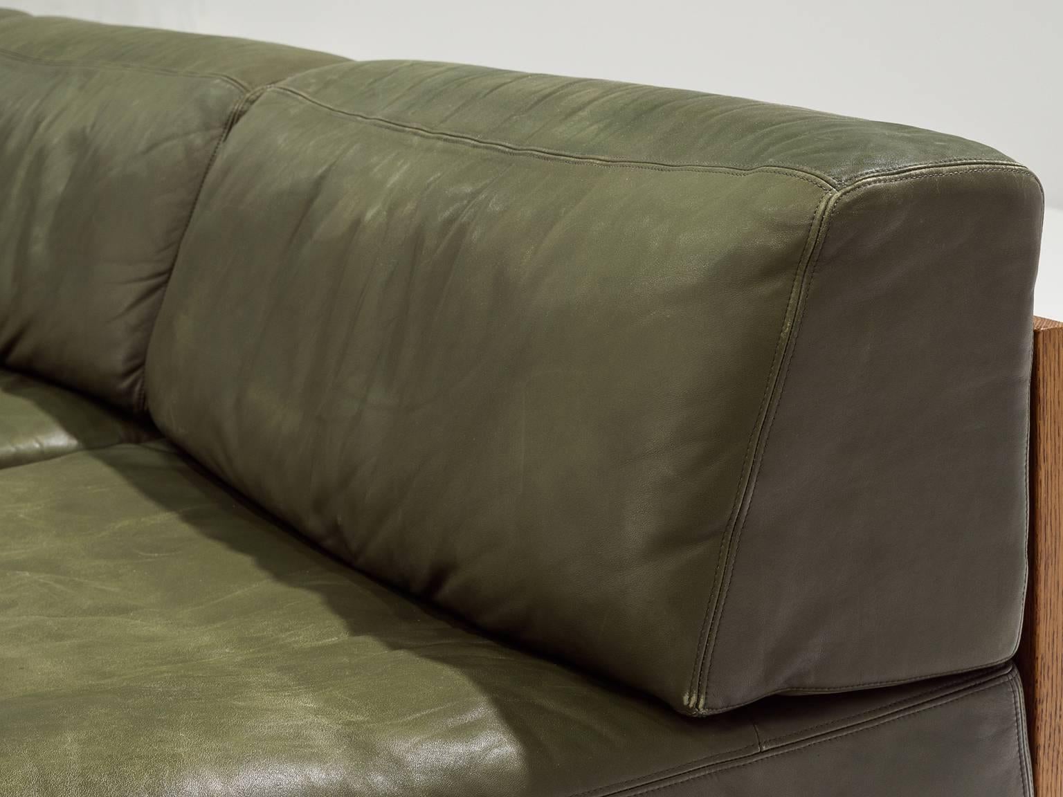 Large Sectional Deep Green Leather Sofa In Good Condition In Waalwijk, NL
