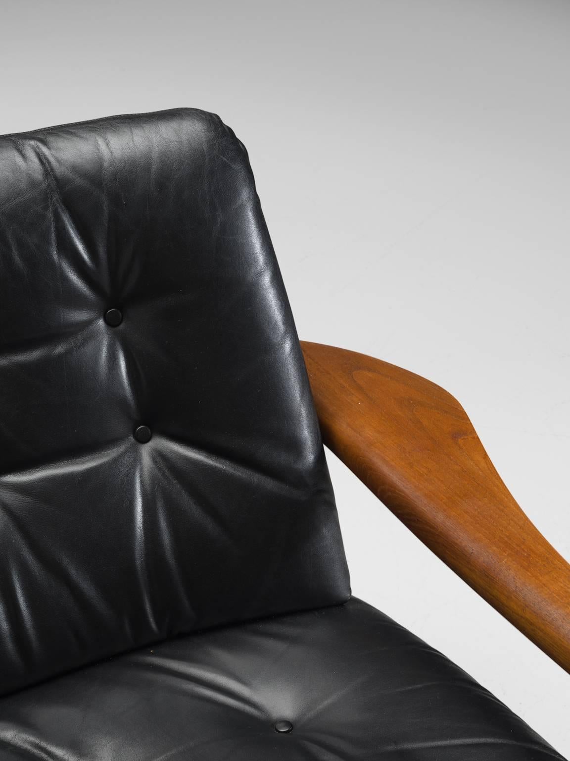 Danish Sofa in Original Black Leather and Teak In Good Condition In Waalwijk, NL