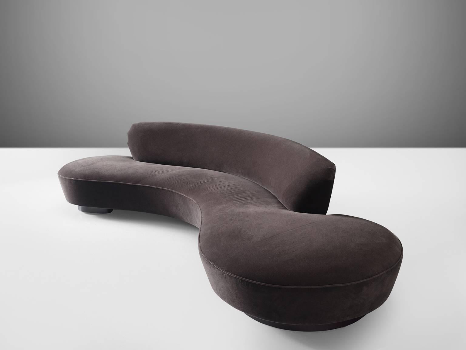 Vladimir Kagan, velvet, chrome, United States, 1960s

This serpentine sofa by Vladimir Kagan is part of the midcentury design collection. The sofa has a sculptural beauty thanks to its absolute clarity of forms. It features two round pedestals,