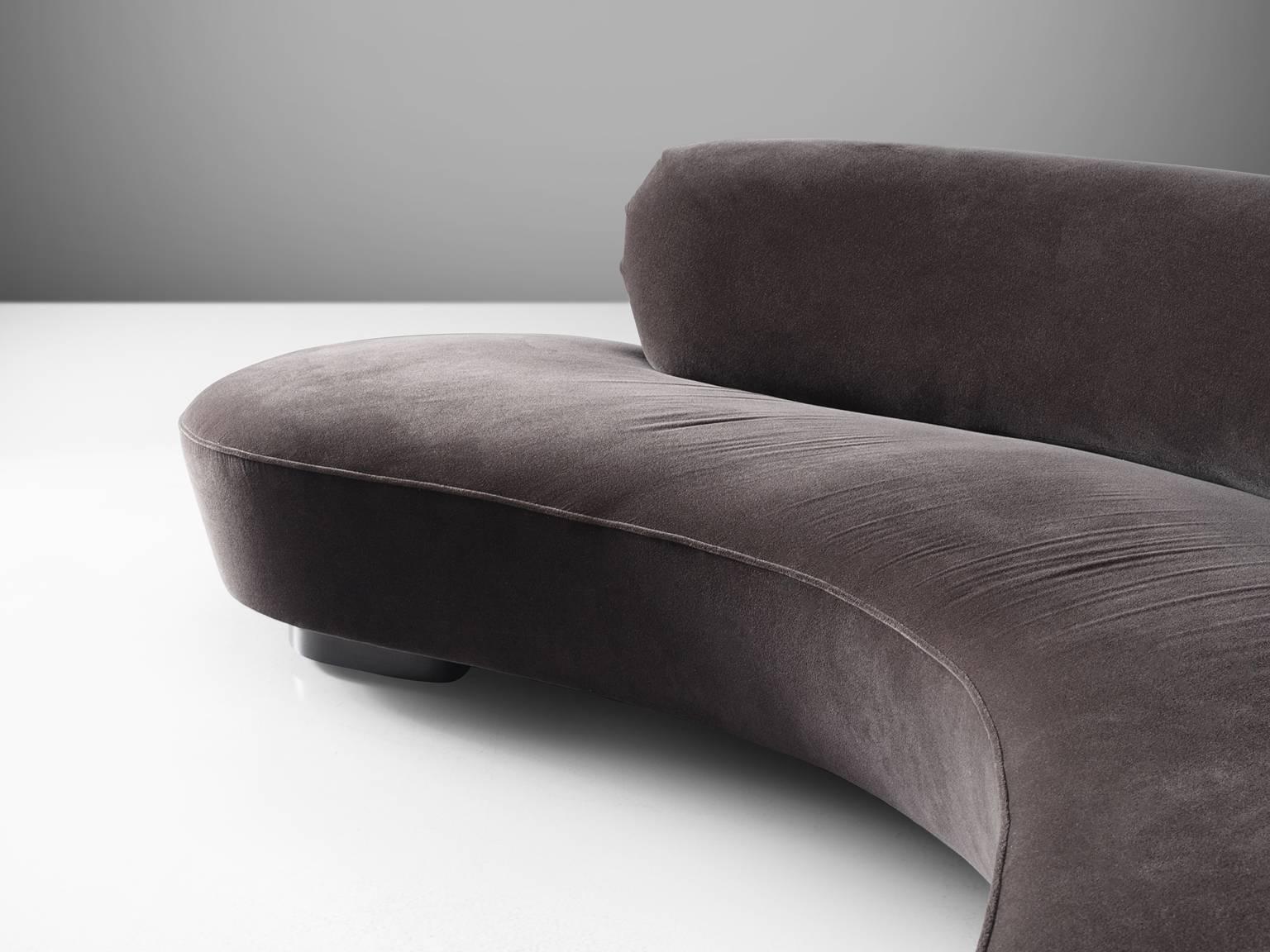 Vladimir Kagan Serpentine Sofa in Grey Velvet In Good Condition In Waalwijk, NL