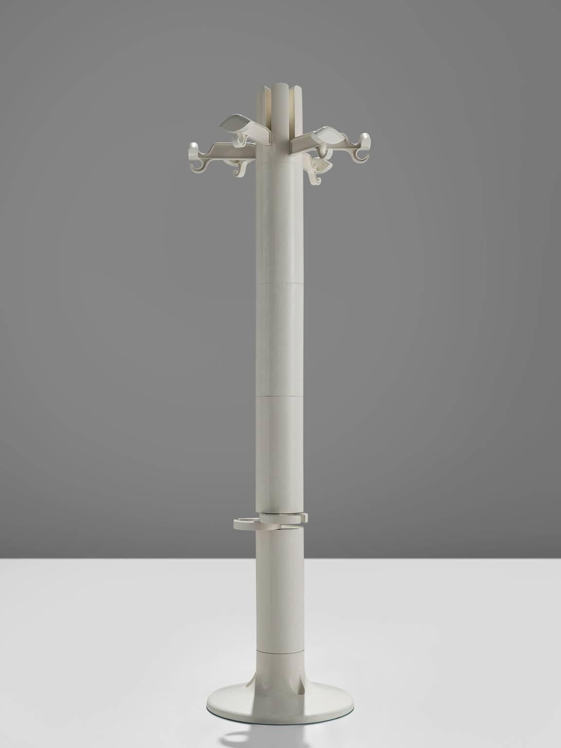 Giancarlo Piretti for Castelli, coat rack, polyester, Italy, 1970s

The 'Planta' coat is a design by Giancarlo Piretti. The coat rack is produced by Castelli in the 1970s. The hood with umbrella holder is made of white plastic. A surprising design