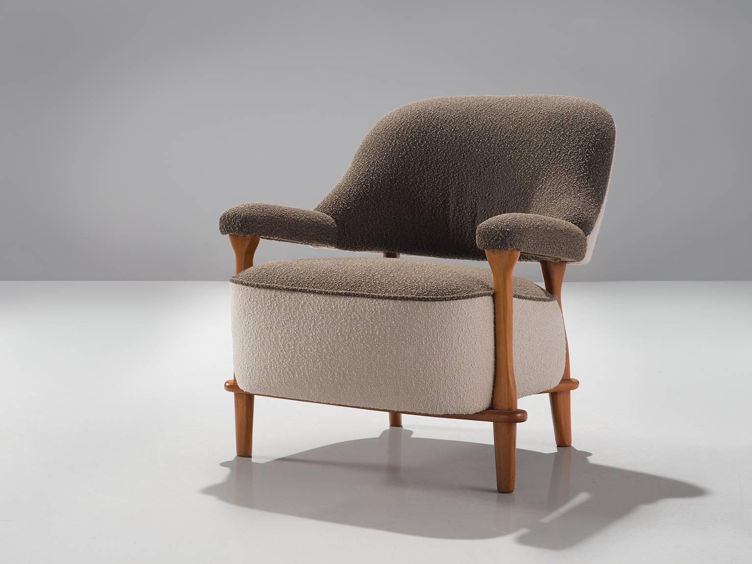 Theo Ruth for Artifort, grey and white fabric and beech, 1950s.

This white and grey voluptuous armchair by Theo Ruth (1915-) is a very strong singular item. The back flows with a natural grace into the armrest. The open gap between the backrest and