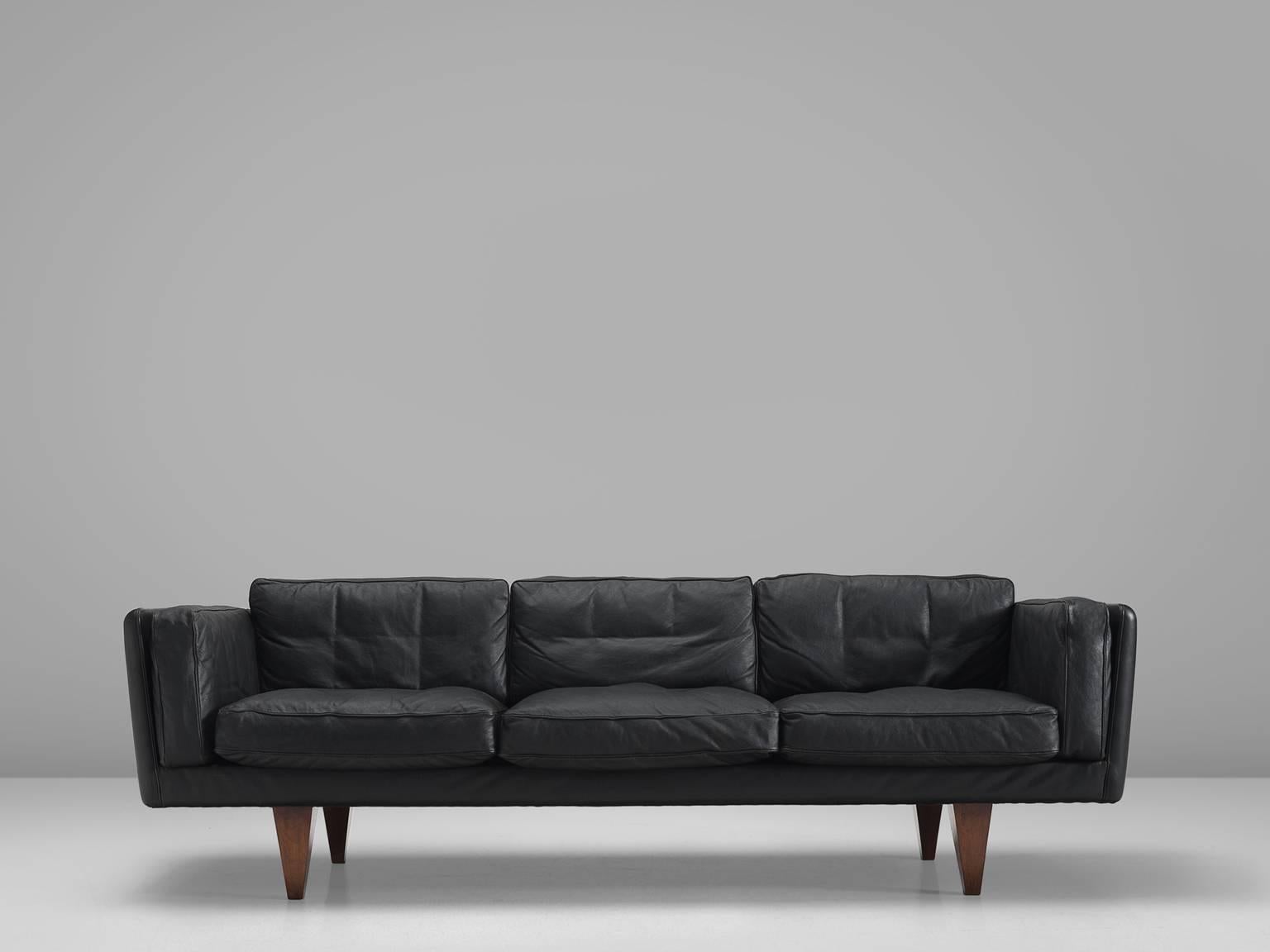 Illum Wikkelsø, sofa model 'V11' in leather and wood, Denmark, 1960s.

Stunningly three-seat sofa, designed by Danish designer Illum Wikkelsø. Highly comfortable and beautiful designed sofa with original leather upholstery. The deep black high