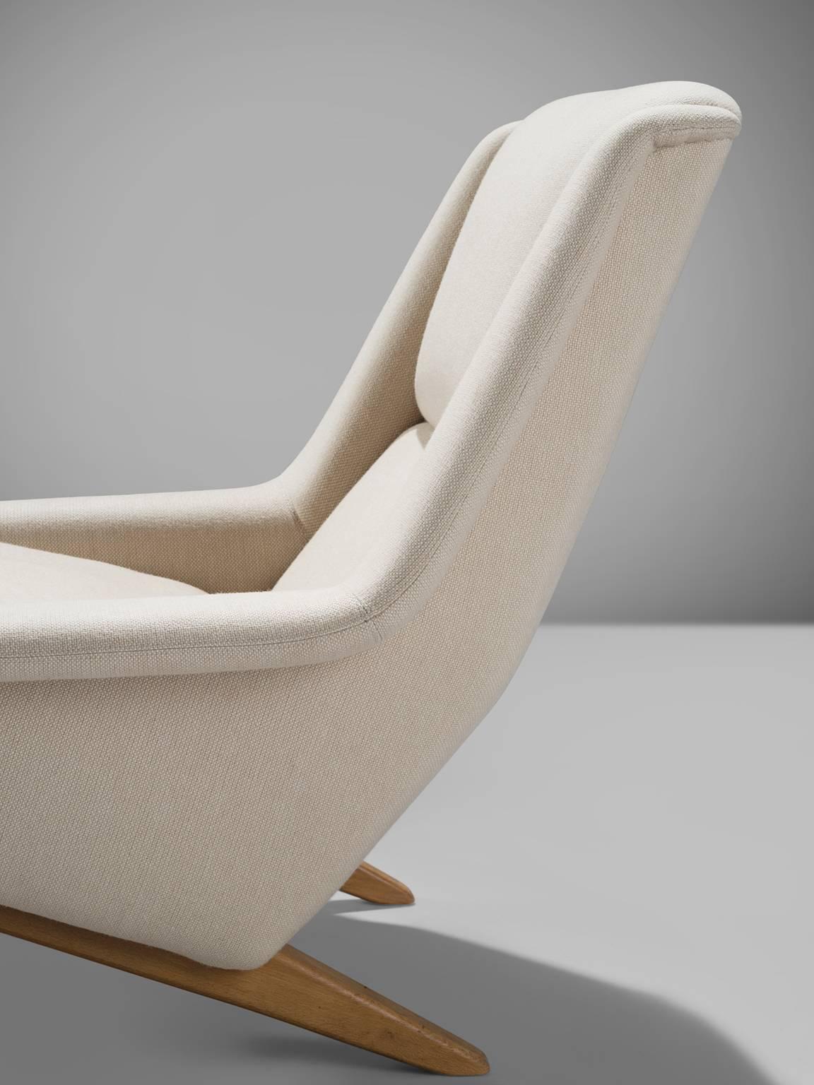 Fritz Hansen Lounge Chair in Fabric and Teak, ca. 1955 2