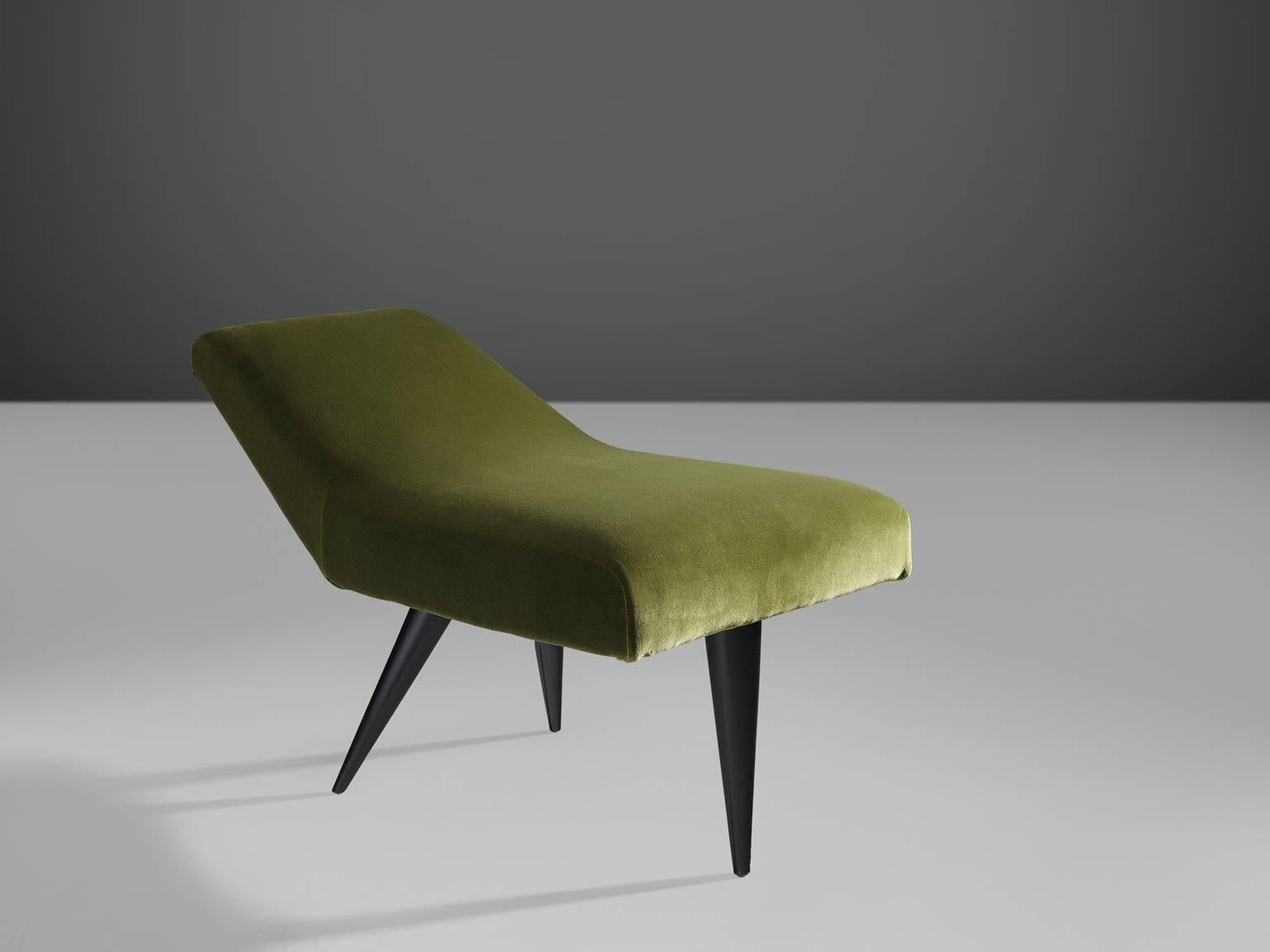 Stool, in beech and green velvet, Italy, 1970

This small stool in the shape of a chaise longue is designed in Italy. The stained beech frame is curved and has three tapered legs. The curved seat in combination with the tripod frame gives this