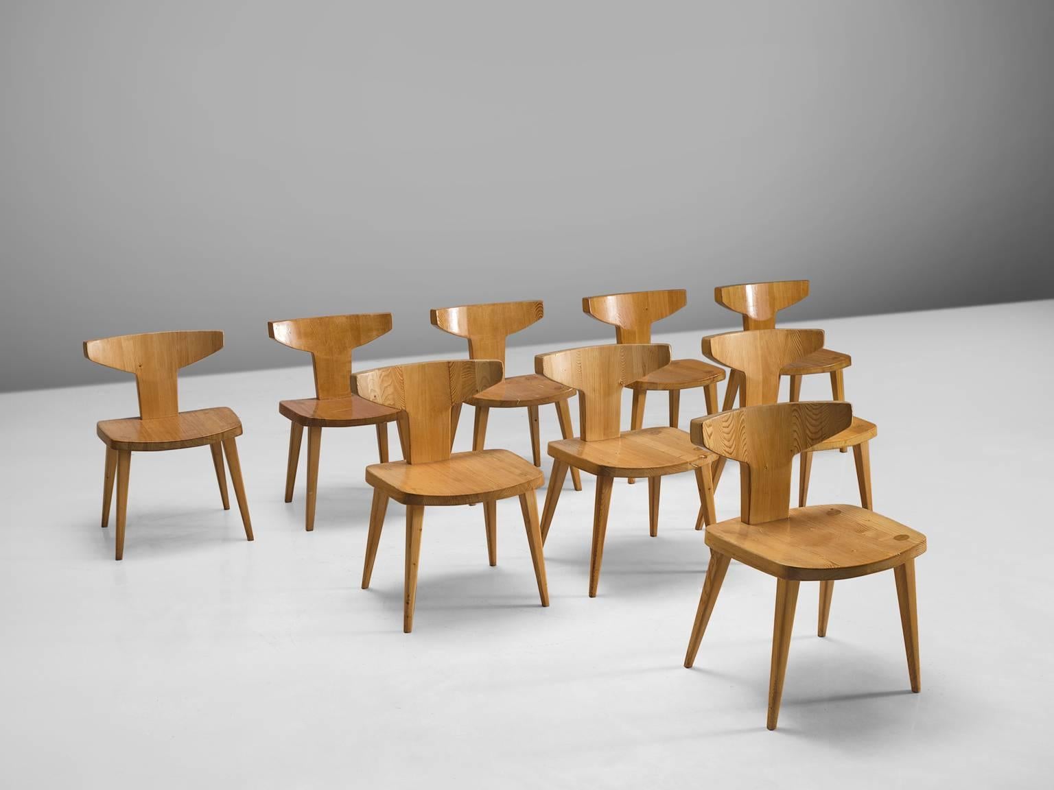Jacob Kielland-Brandt, nine dining chairs, solid pine, Denmark, 1960s.

This remarkable set holds a strong expression and this organic shaped design is in well contrast with the solid high tapered legs which provides an open elegant look. The set