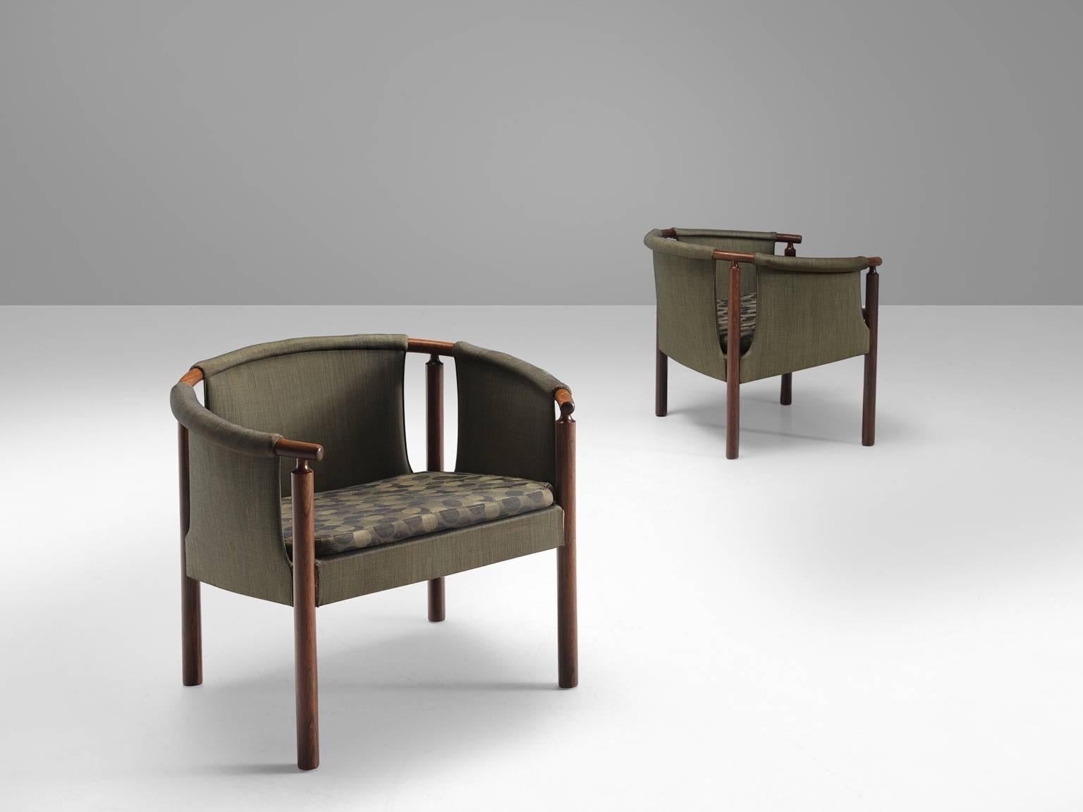Arne Wahl Iversen for Poul M. Jessen, pair of rosewood armchairs 293/3 with green fabric, Denmark, 1950s.

This set of armchairs is upholstered with green fabric. The inventiveness of this chair lies in the open spaces next to the rosewood frame.