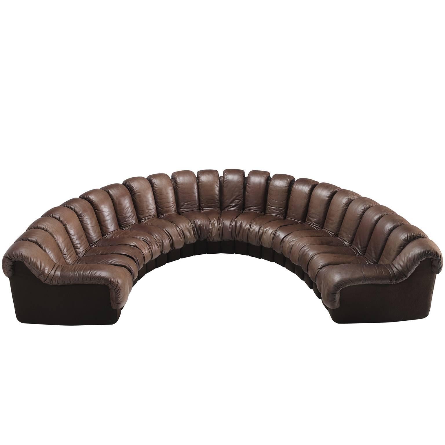 De Sede ‘Non-Stop’ DS-600, brown leather, felt, Switzerland, 1972. 

De Sede 'Non Stop' sectional sofa containing 22 pieces in original dark brown leather, of which 20 center pieces and two armrests. Any number of pieces can be zipped together