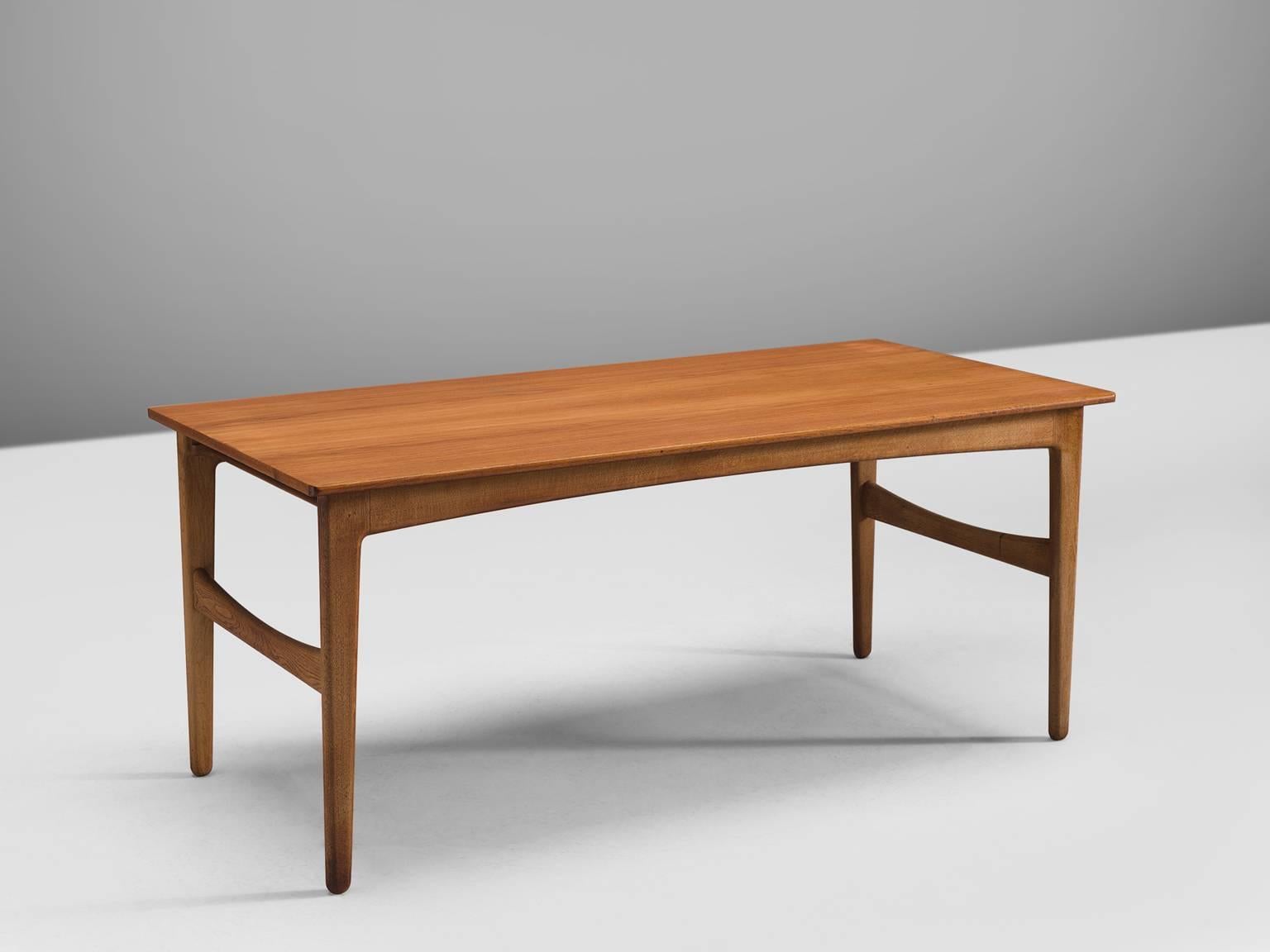 Dining or kitchen table, teak and oak, Denmark, 1950s

This table is executed with a teak top and a an oak frame. The table can seat four people and could also be the perfect piece to use as either a writing or kitchen table. The grain and flames in