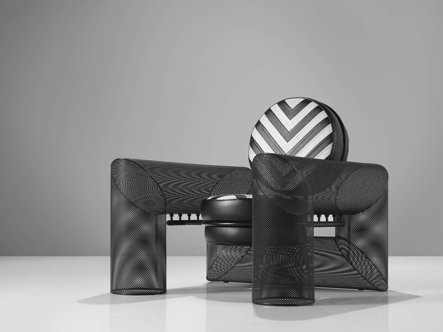 Mario Botta for Alias, lounge chair 'Prince' as part of de Sesta series, black metal, mesh and black and white leather, Italy, 1985.

This lounge chair is designed by the Swiss architect Mario Botta. The chair bears the name 'Prince' and is part