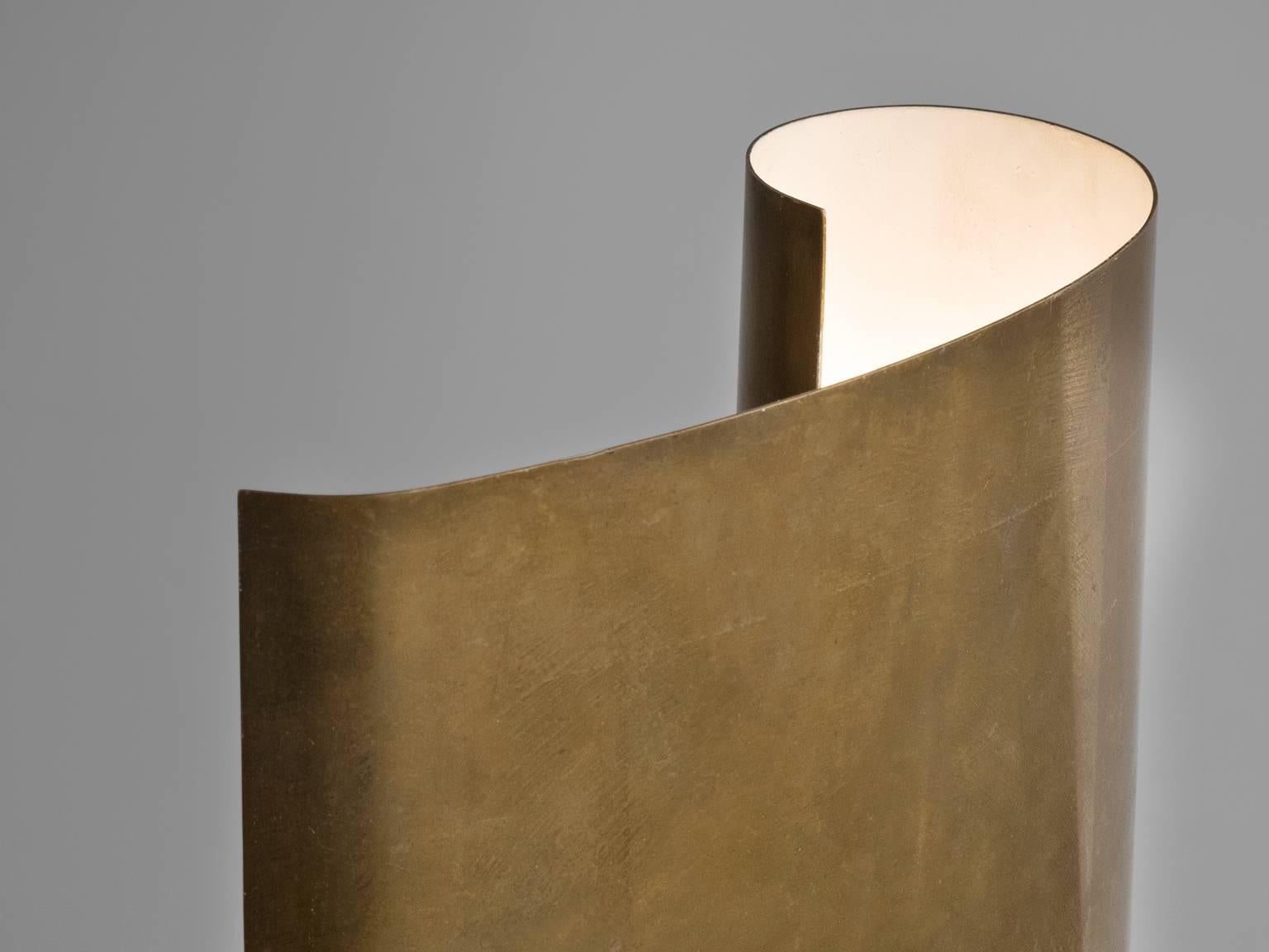 Mid-20th Century Early Italian Curved Brass Desk Light