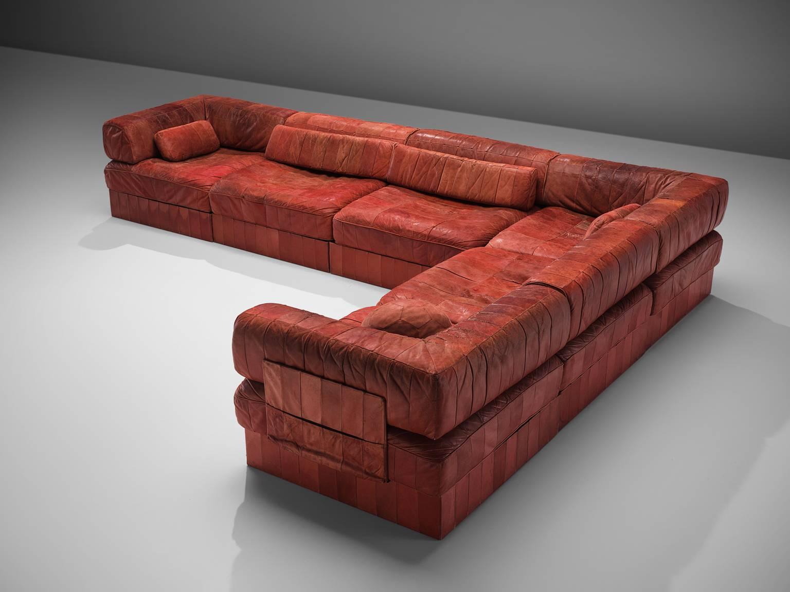De Sede, sofa, DS 88, red patinated leather, 1970s. 

This comfortable leather sofa is manufactured by De Sede in Switzerland. Sectional sofa by the Swiss quality manufacturer De Sede. This sofa consists of six elements. The cushions are upholstered