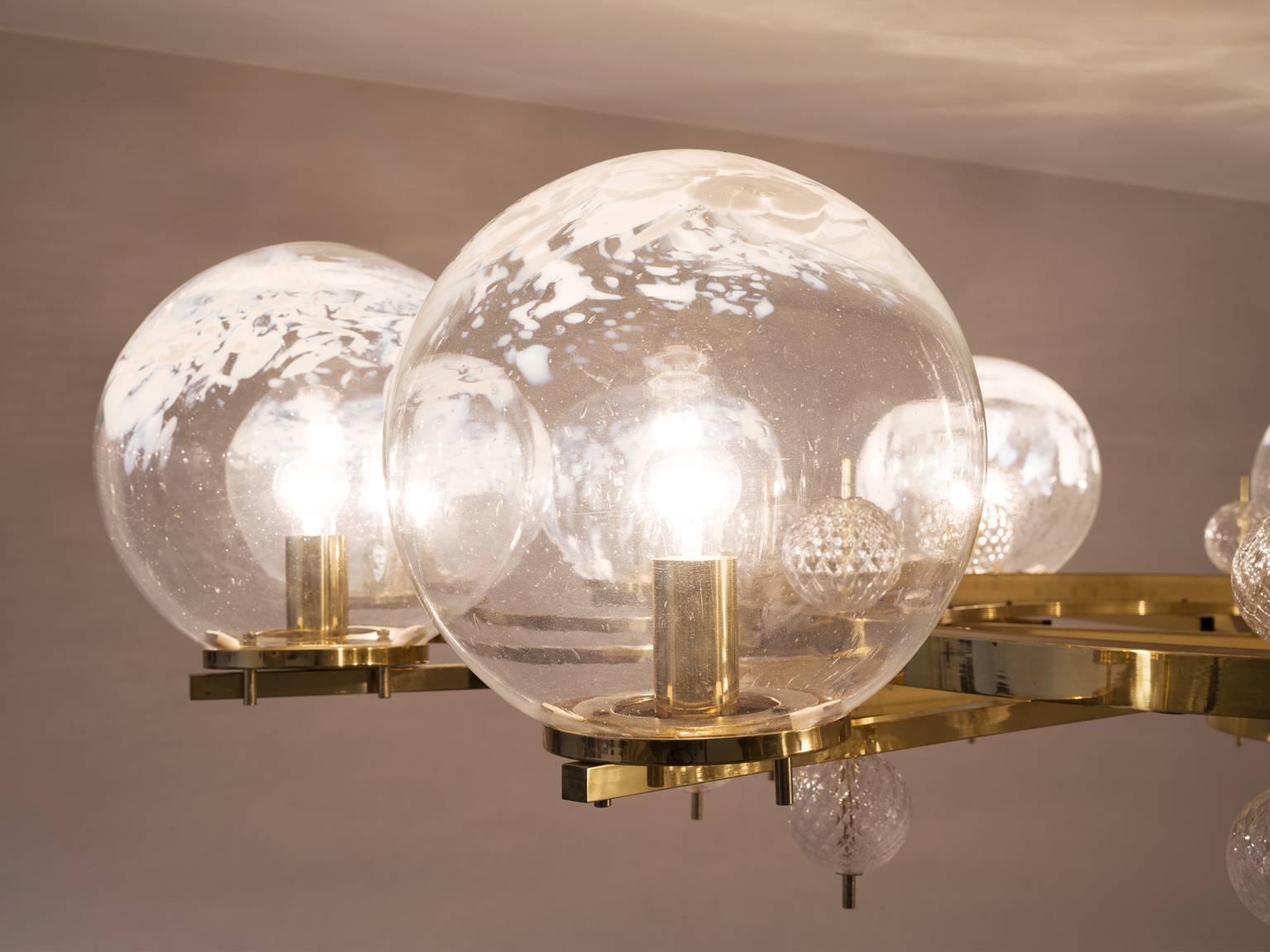 Chandelier in Brass and Art-Glass Spheres In Good Condition In Waalwijk, NL
