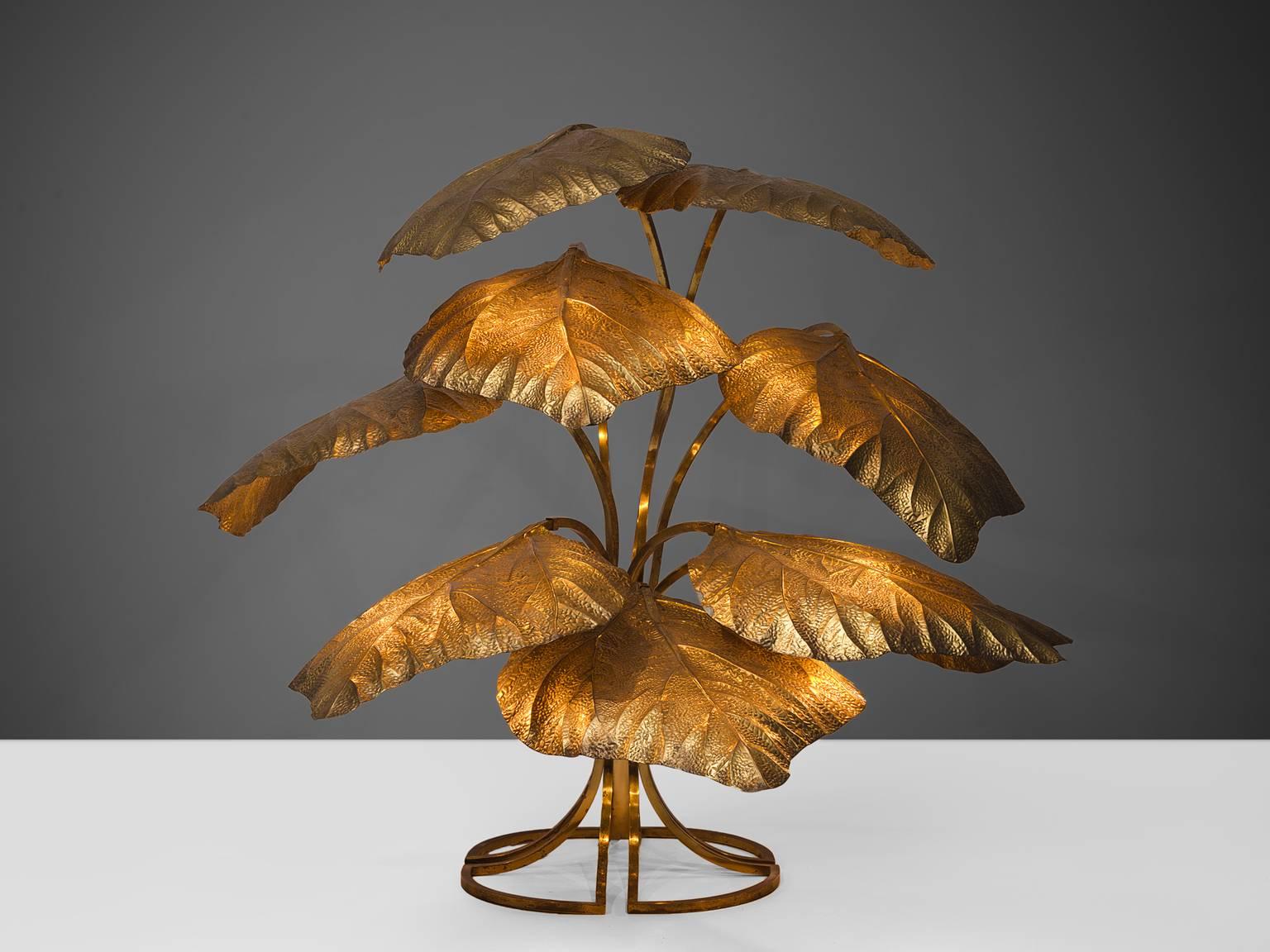 Carlo Giorgi for Bottega Gadda, brass 'rhubarb' leaf lamp, Italy, 1970s

This large leafy floor lamp is designed by Carlo Giorgi and produced in Italy in the 1970s. This biomorphic, hand-hammered brass floor lamp resembles large rhubarb leaves.