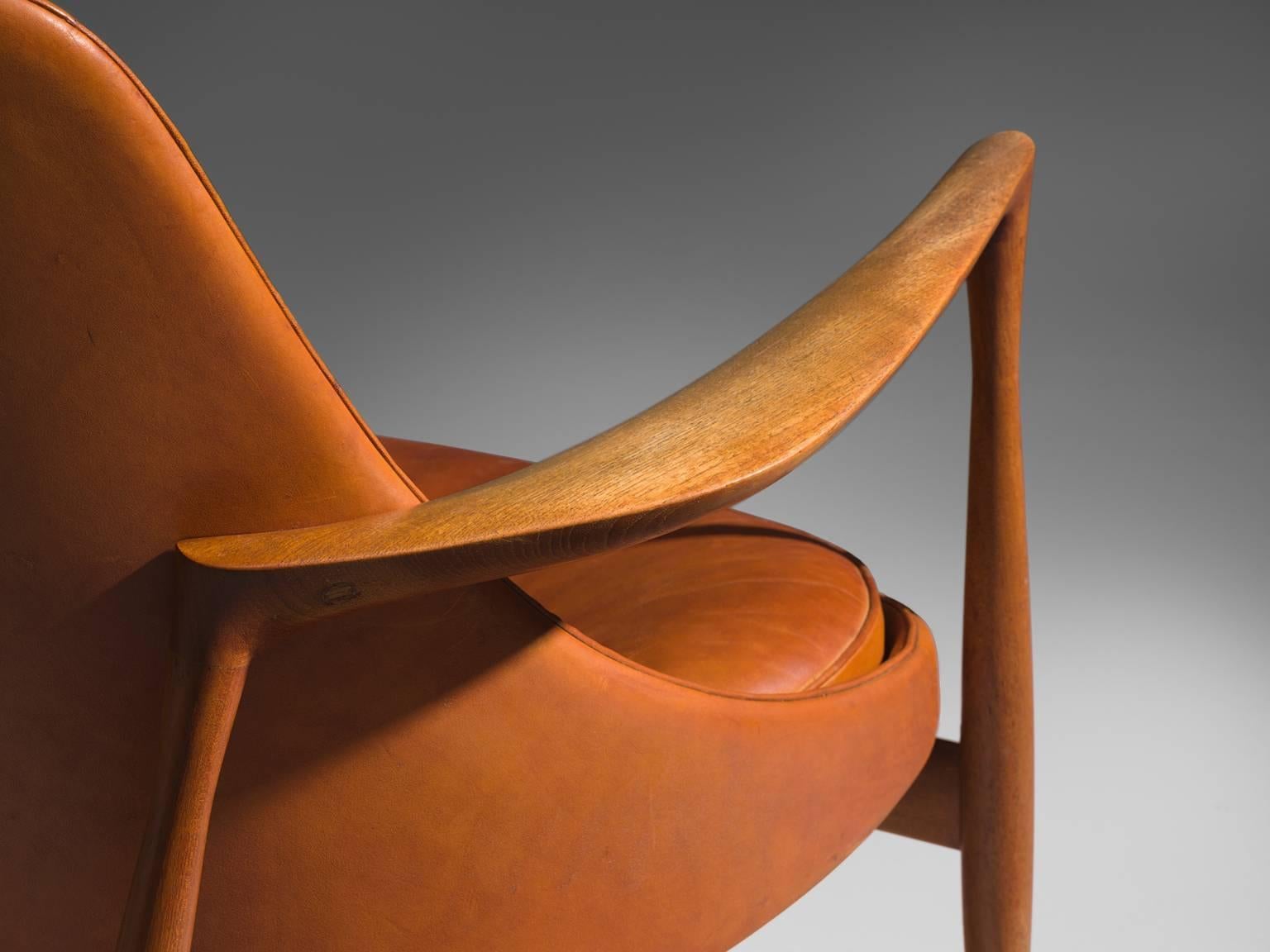 Ib Kofod-Larsen 'Elizabeth' Chair in Original Cognac Leather with Ottoman In Good Condition In Waalwijk, NL