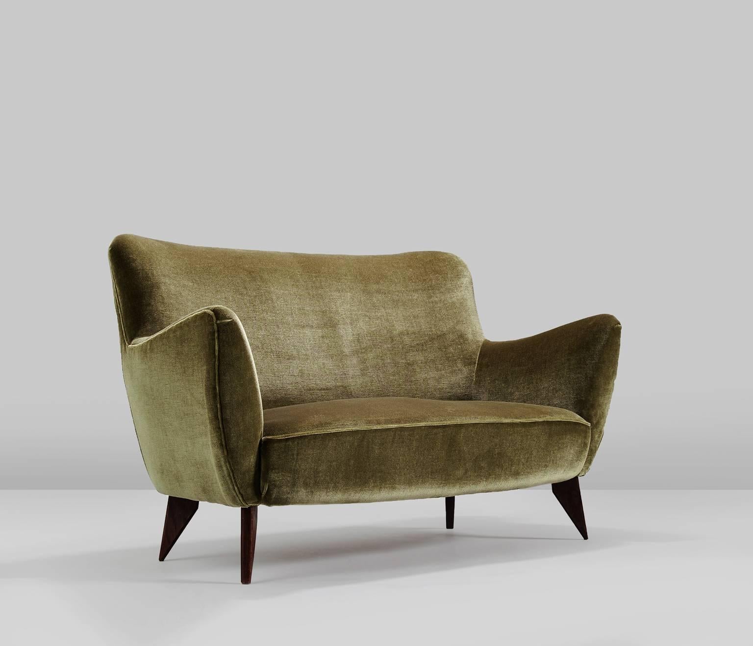 Sofa by Guglielmo Veronesi for I.S.A Bergamo, walnut, fabric, Italy, 1952.

This wingback sofa is an iconic example of Italian design from the fifties. Curveous, organic and sculptural, this two-seat sofa is anything but minimalistic. The small