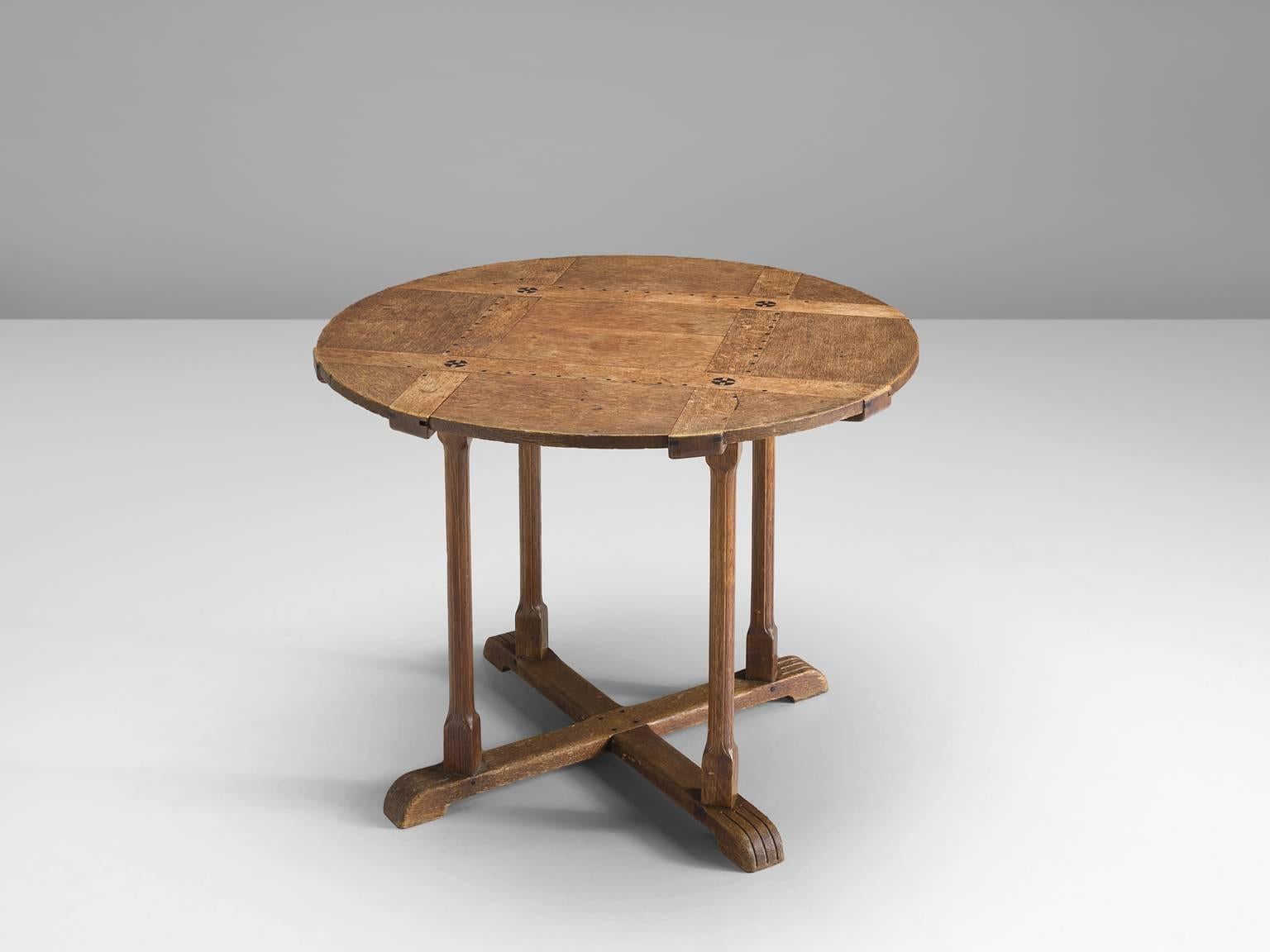 Jac van den Bosch for 't Binnenhuis, oak, side table, the Netherlands, 1910

This early Dutch side table is executed in oak and is designed and holds a monogram by Jac. van den Bosch. The table has a crossed foot and four carved legs. The tabletop