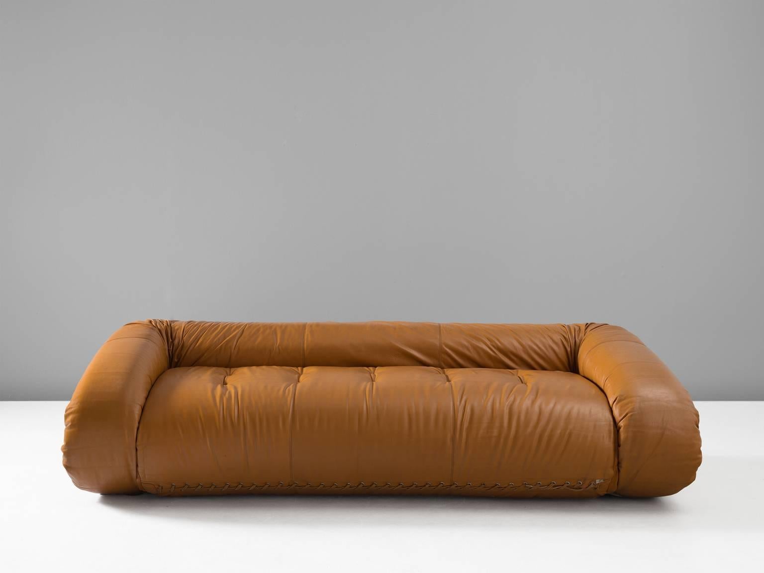 Alessandro Becchi for Giovannetti, Anfibio leather sofa bed, Italy, 1970s.

This rare Anfibio (translation: amphibian) sofa was designed by Alessandro Becchi (1946-) for Giovannetti in the 1970s. This convertible Italian sofa is upholstered with