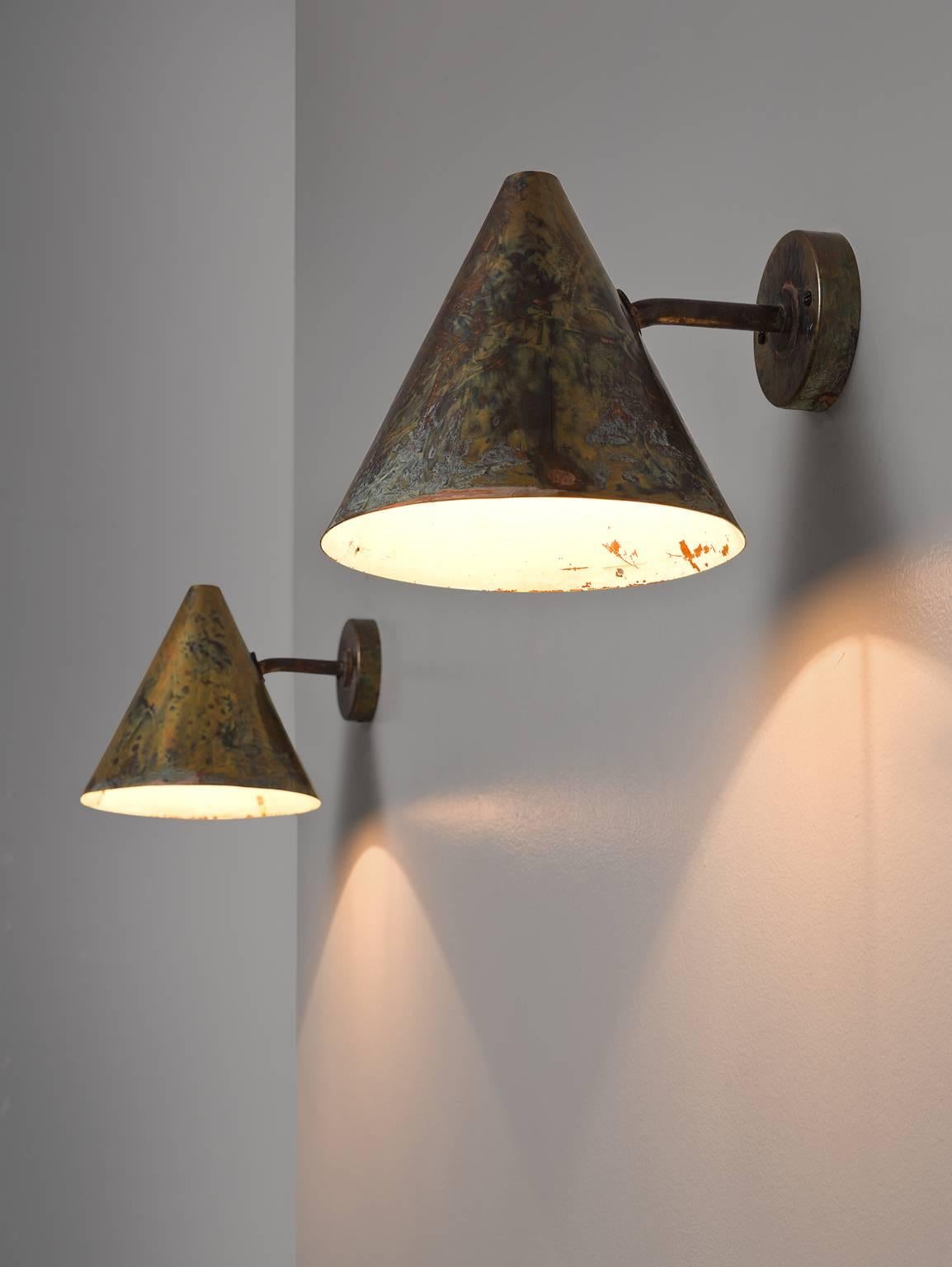 Hans-Agne Jakobsson for AB Markaryd, pair of wall lights, copper, by Sweden, 1950s. 

Pair of cone-shaped wall lights designed by Hans-Agne Jakobsson for AB Markaryd, in beautifully patinated copper with an off-white interior. The light this model