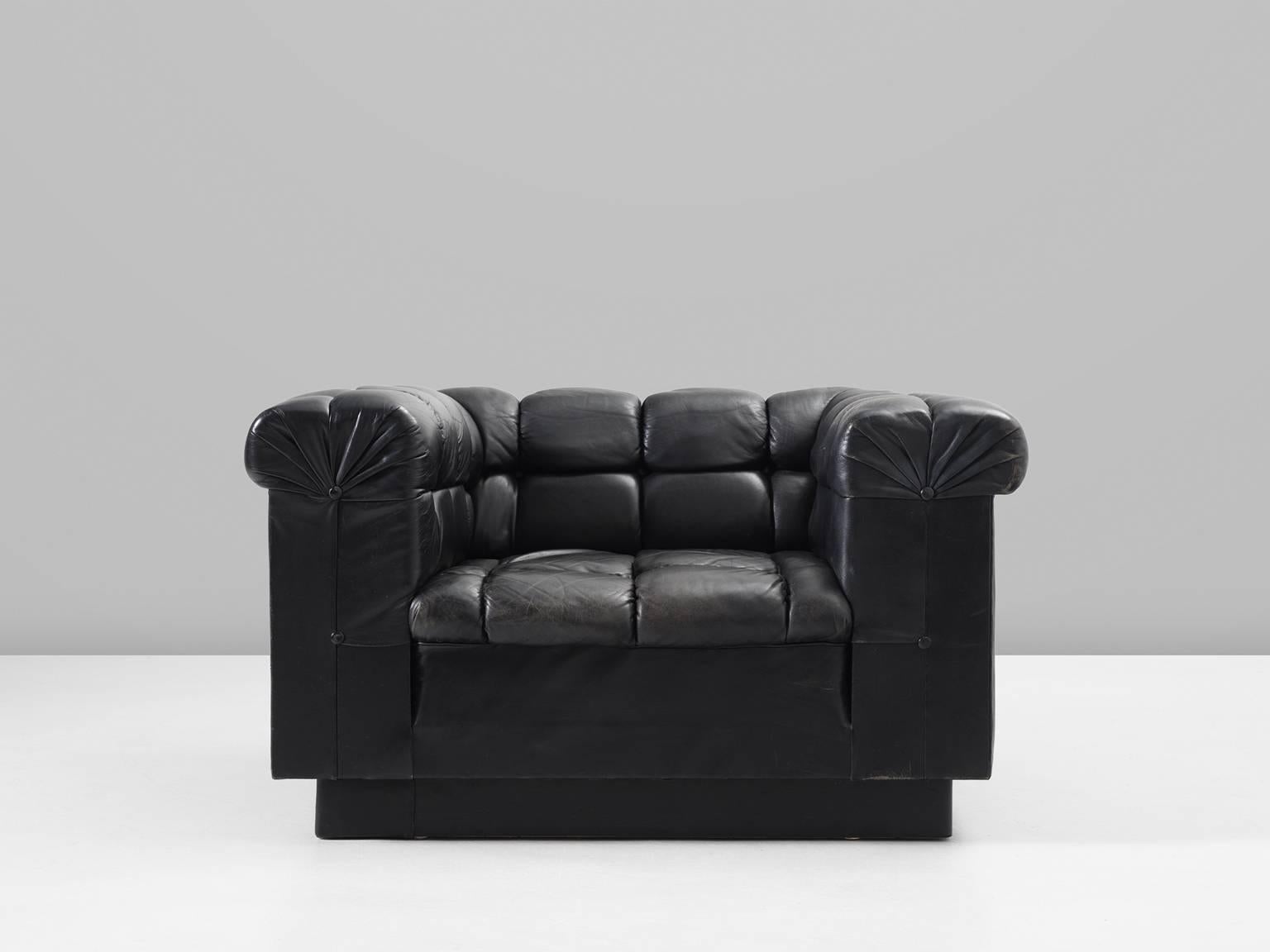 Edward Wormley for Dunbar, lounge chair in leather, United States, 1950s.

Black leather 'Party Chair' by American designer Edward Wormley. This armchair has an interesting appearance of a classic chesterfield chair with a modern aesthetic. The