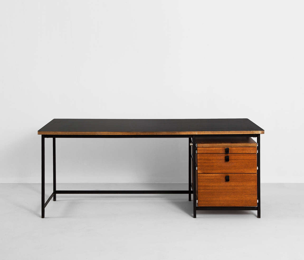 Desk, in steel and teak, by Jules Wabbes for Mobilier Universel, Belgium 1960s.

Early executive desk by Jules Wabbes for Mobilier Universel. This very rare version from the famous Belgium designer has a black metal base with chrome drawer slides.