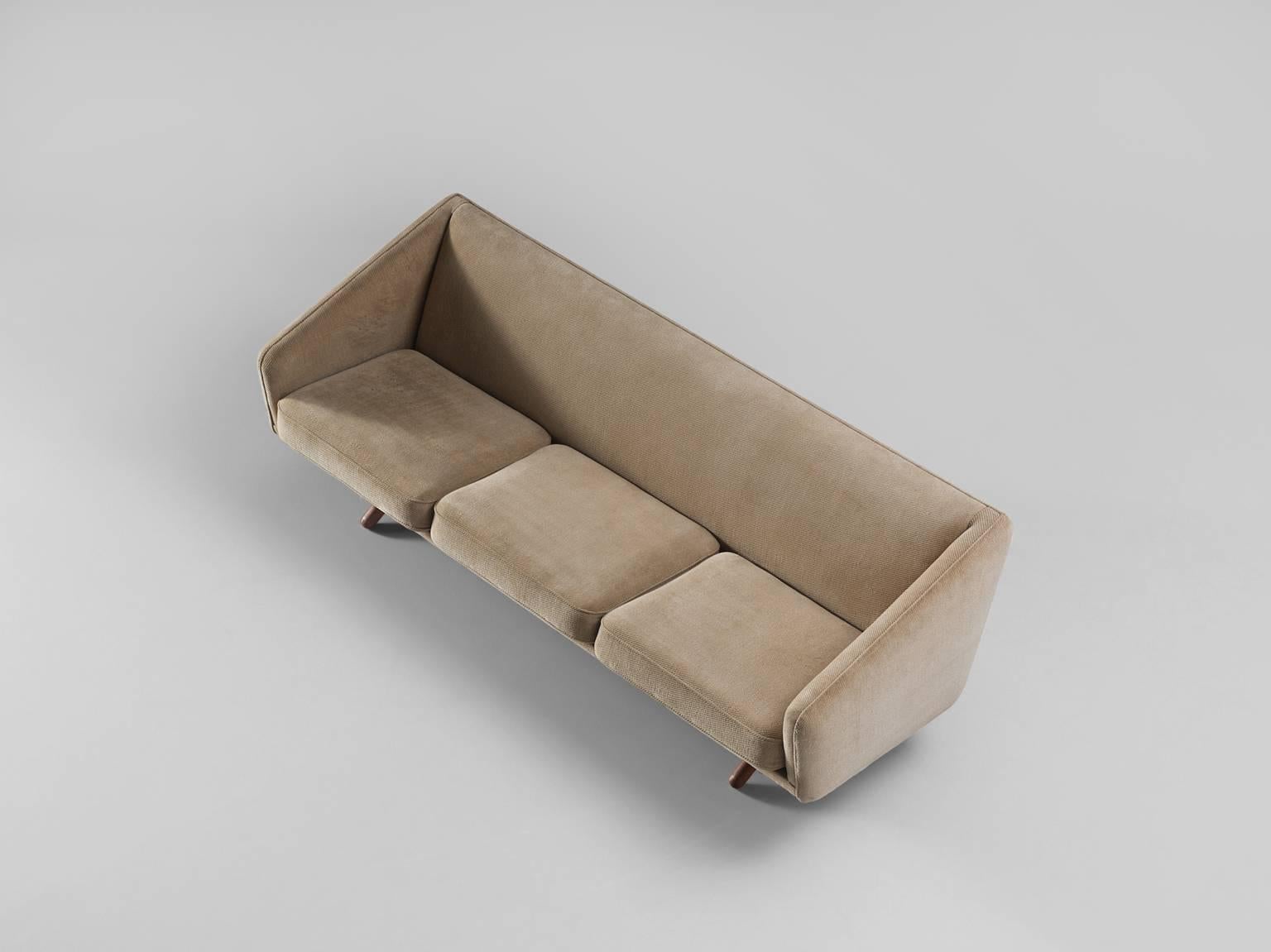 Illum Wikkelsø Three-Seat Sofa in Beige Fabric Upholstery In Good Condition In Waalwijk, NL