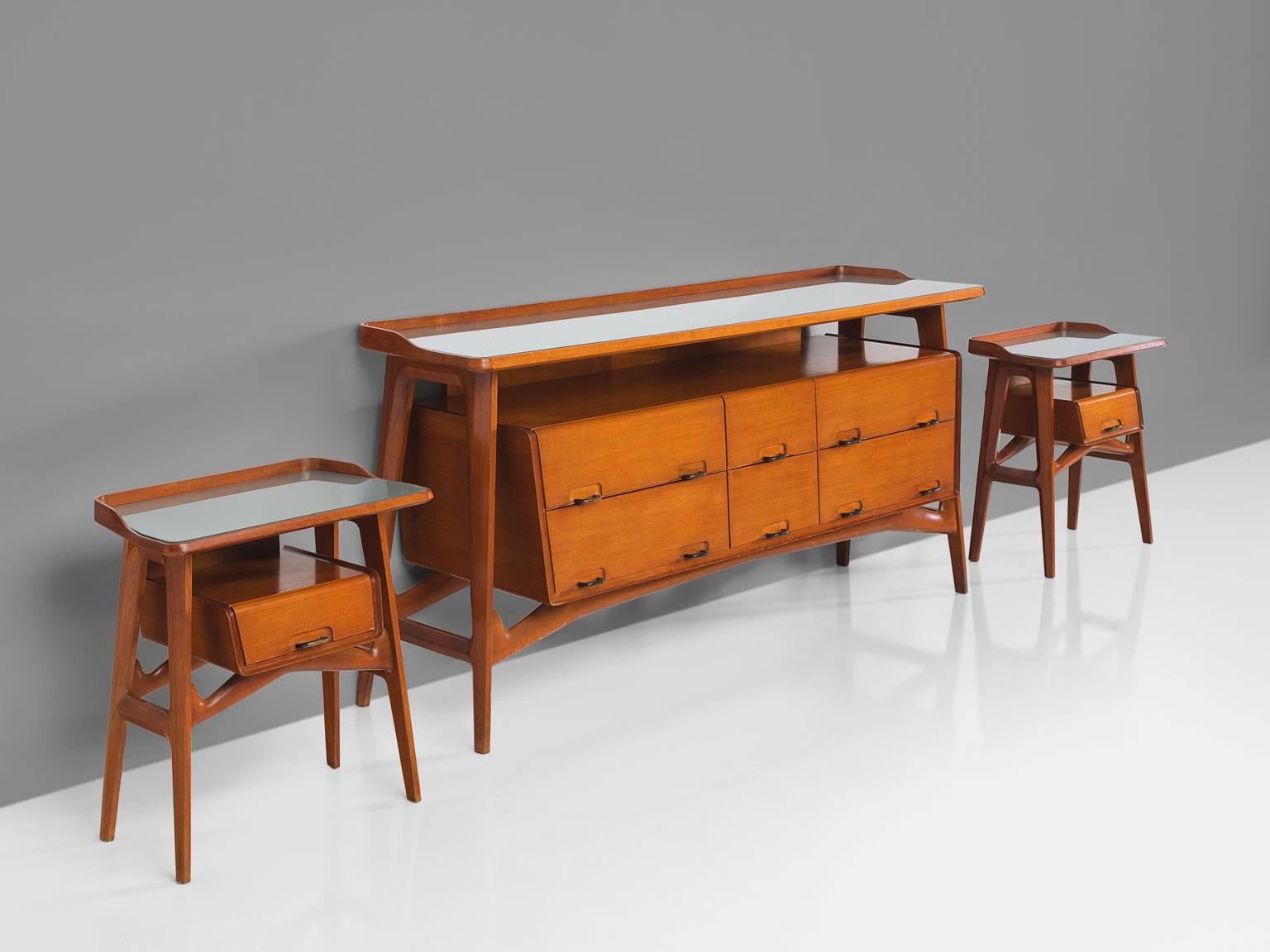 Italian Cabinetmaker Pair of Nightstands, circa 1950 2