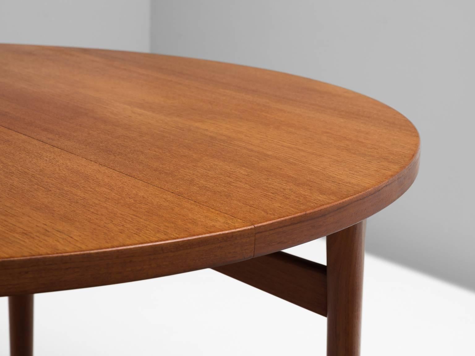 Henning Kjaernulf Extendable Dining Table in Teak In Good Condition In Waalwijk, NL