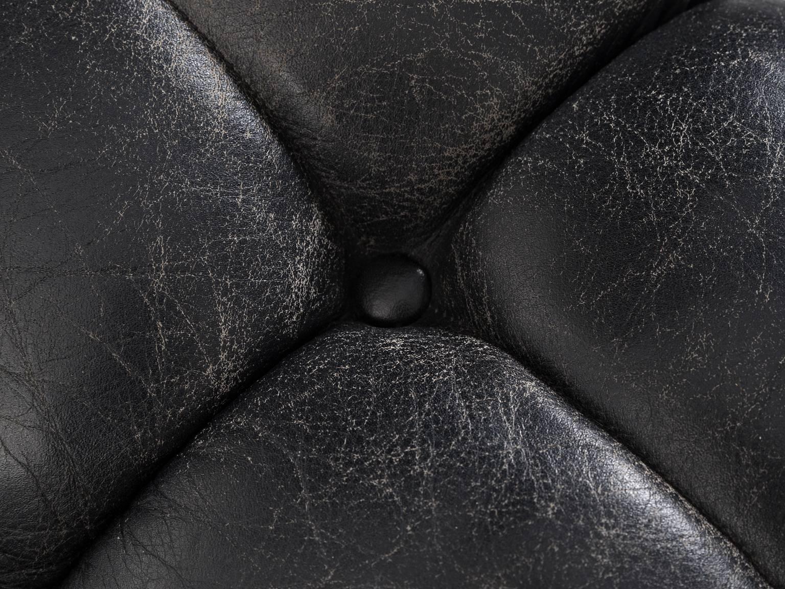 Edward Wormley Tufted Two-Seat Sofa in Black Leather (Mitte des 20. Jahrhunderts)