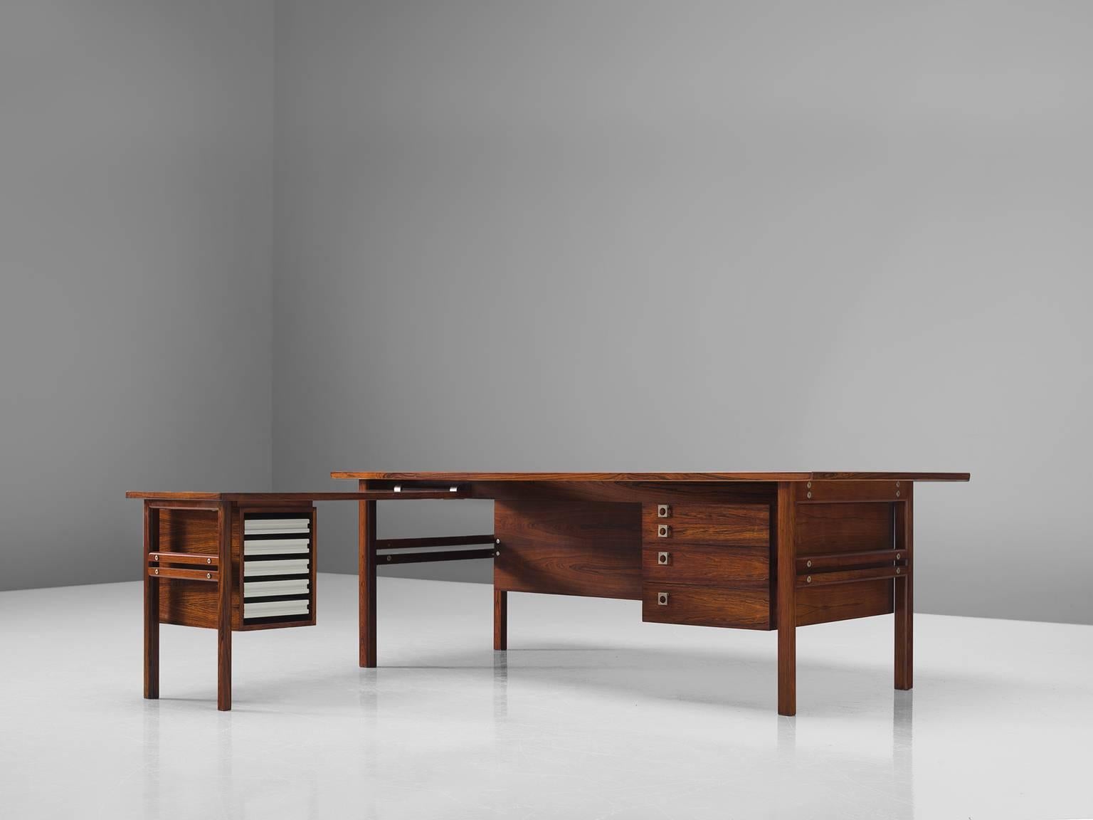 Arne Vodder for Sibast, corner desk 277 in rosewood and metal, Denmark, 1950s

This rosewood executive desk by the Dane Arne Vodder is part of the midcentury design collection. This luxurious piece was designed by one of the most profilic