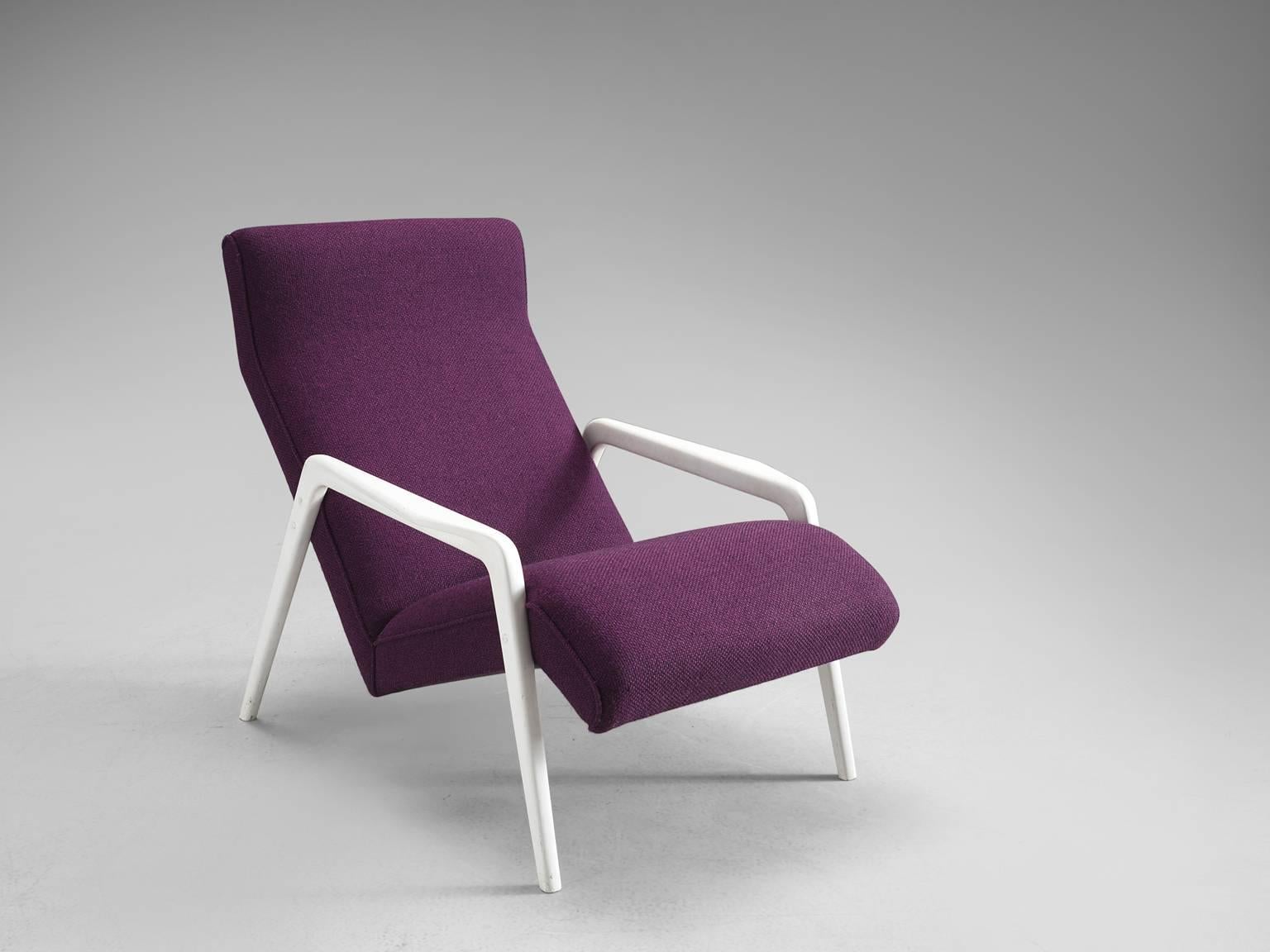 Italian Lounge Chair in Purple Upholstery (Moderne der Mitte des Jahrhunderts)