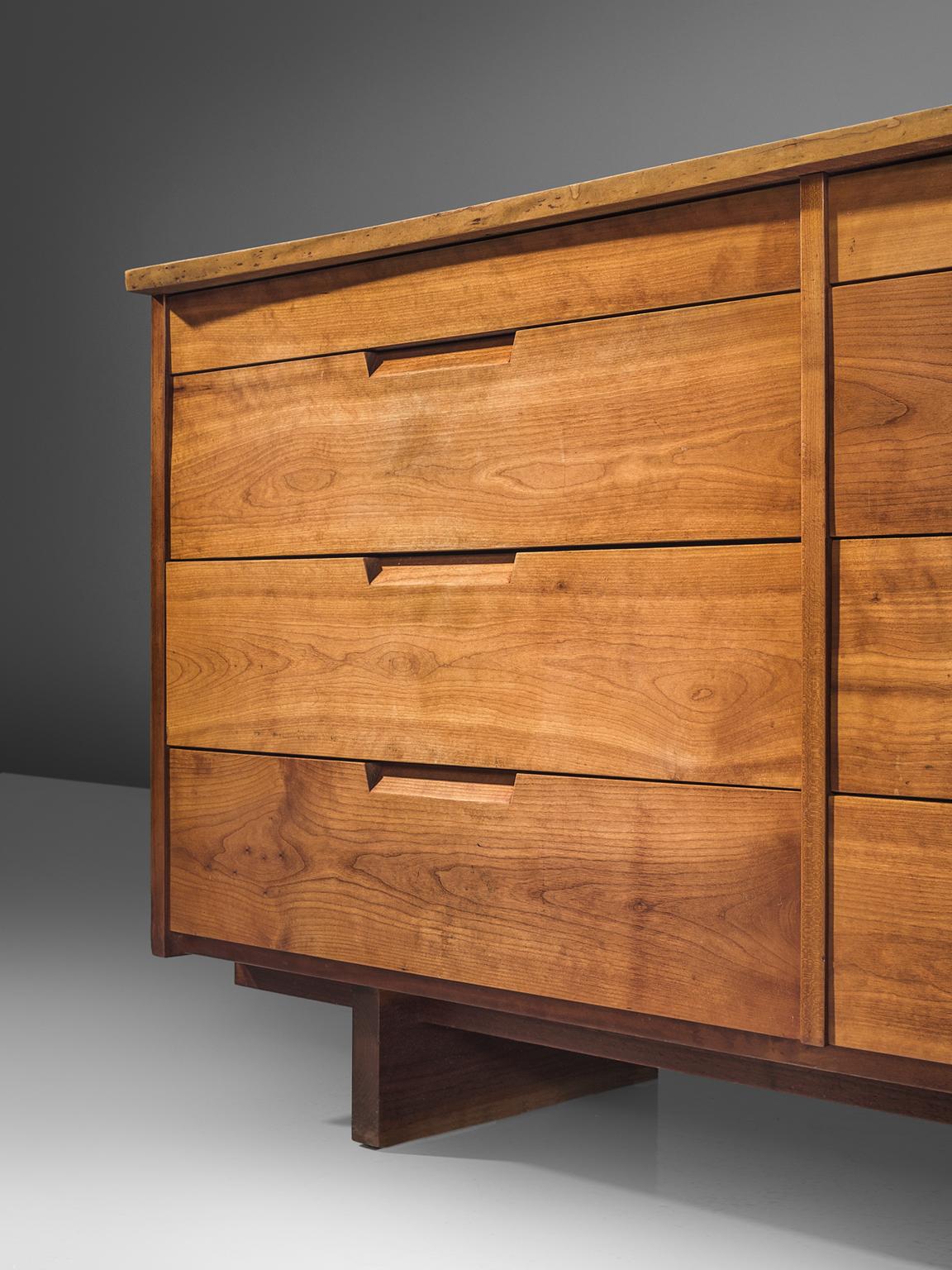 George Nakashima Walnut Chest of Drawers In Excellent Condition In Waalwijk, NL