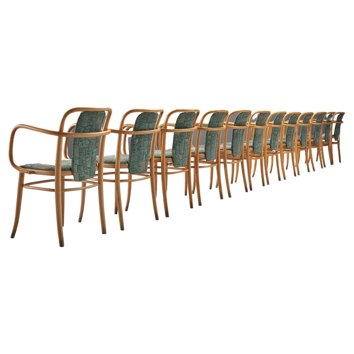 Grand ensemble de douze fauteuils en bois courbé tapissés de vert