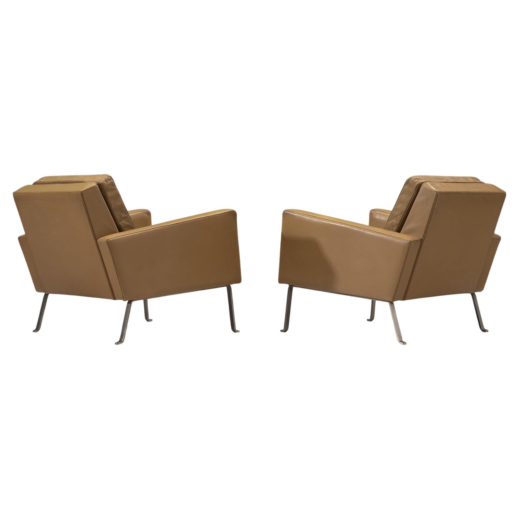 Roland Ranier, Paar Easy Chairs aus beigem Leder und Metall