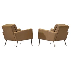 Roland Ranier Paire de fauteuils en cuir beige et métal