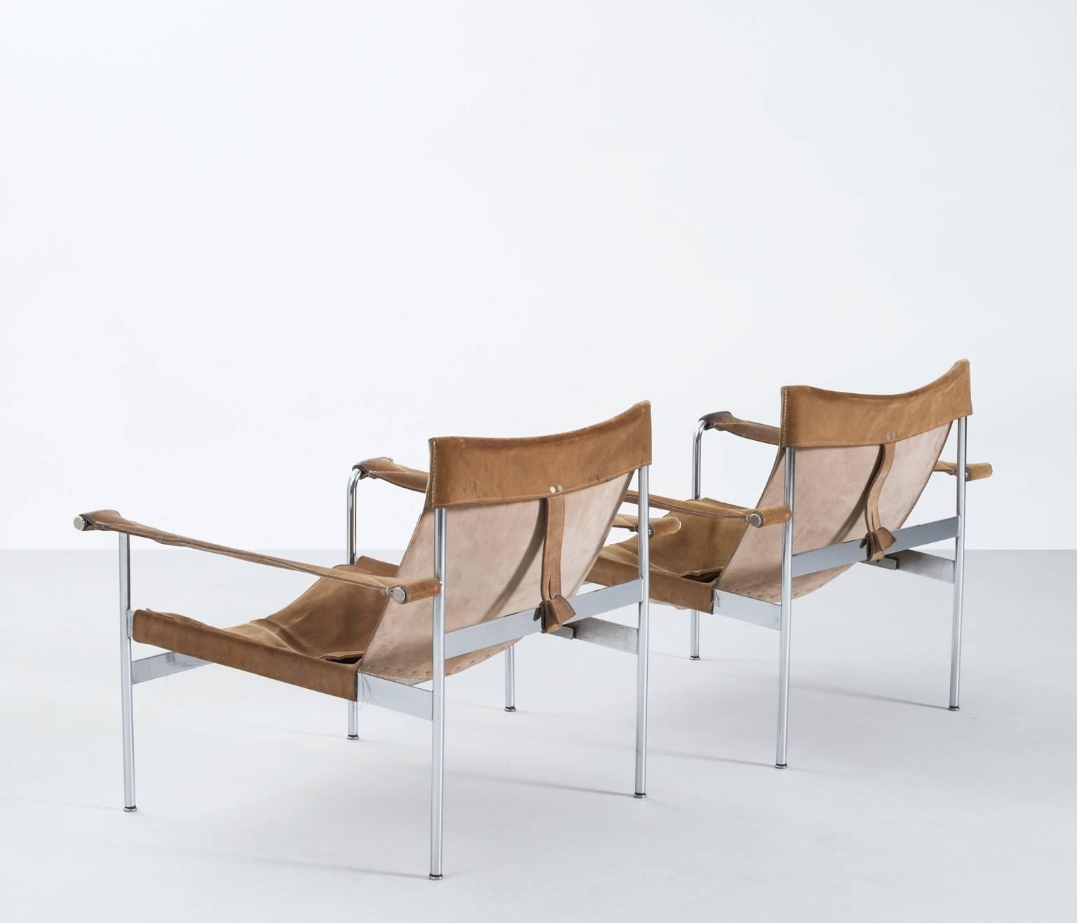 Set of two suede lounge chairs designed by the architect and founder of company Tecta, Hans Könecke, Germany, 1960s.

The chairs are build from a chrome-plated metal frame and are both equally upholstered in a high quality light brown suede