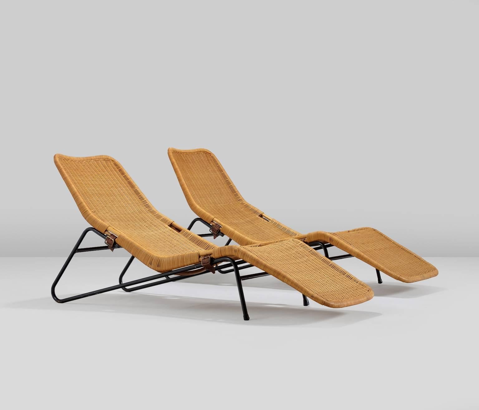 Mid-Century Modern Set of Two Chaise Lounges in Cane