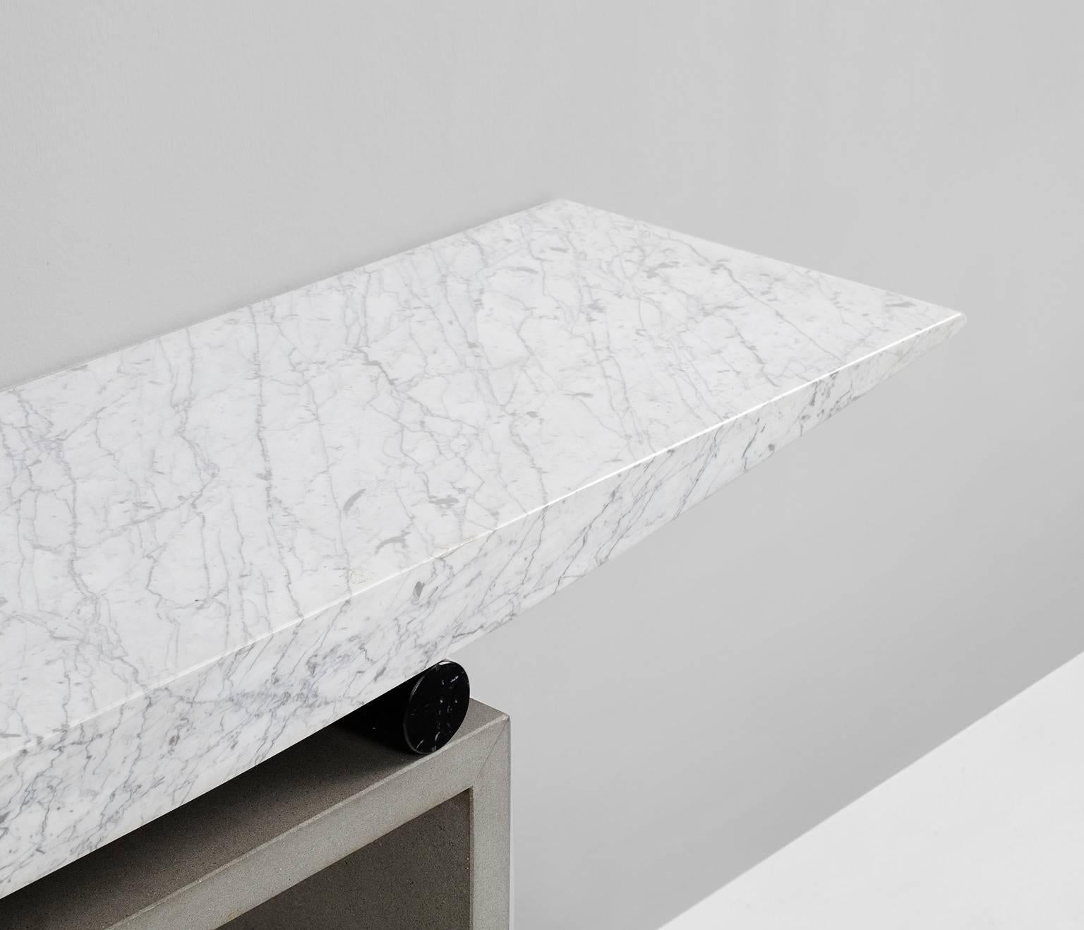 Concrete Console table with marble top by Danilo Silvestrin  In Fair Condition In Waalwijk, NL