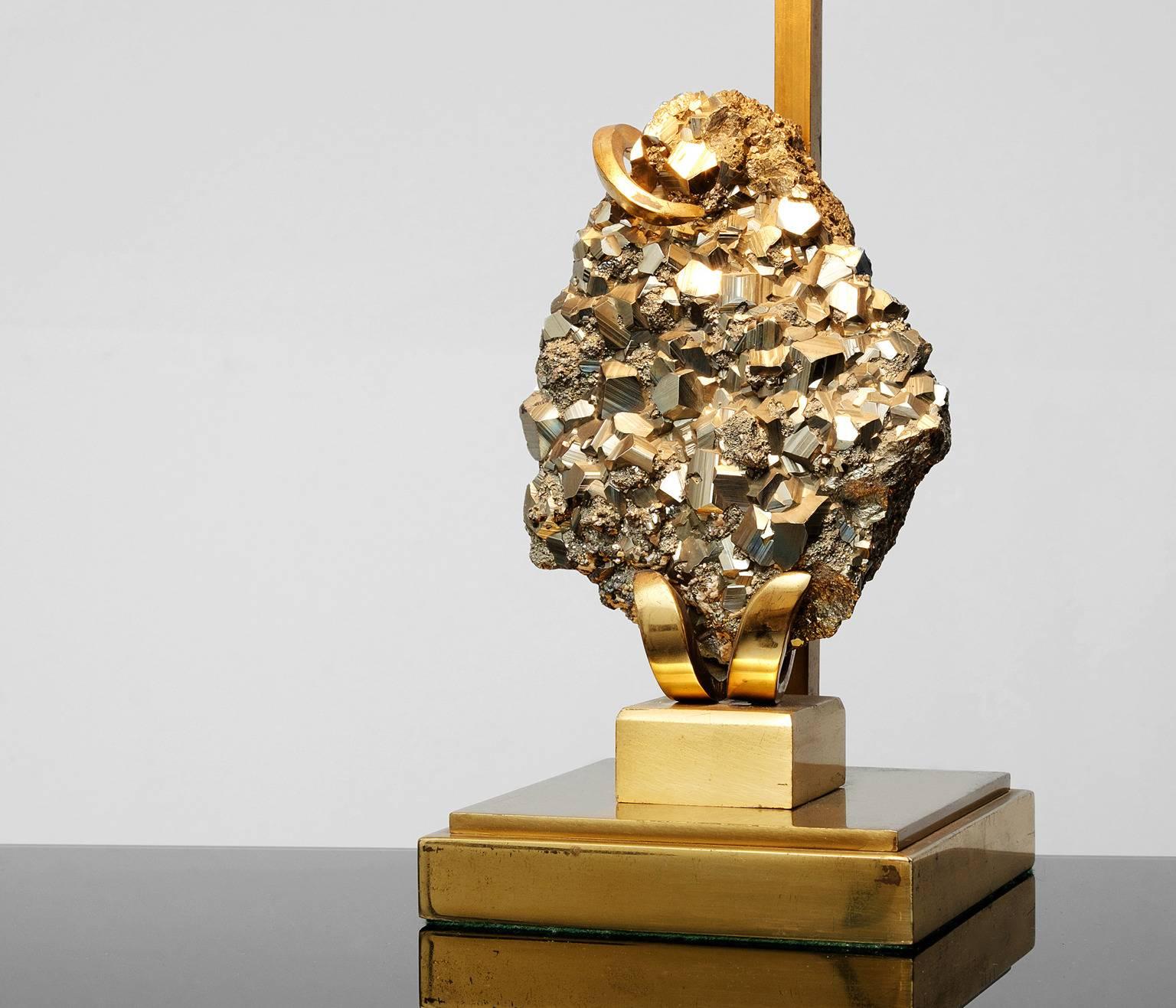 Large agate table lamp by one of Belgium's most refined designers, Willy Daro.

A large well designed table sculpture featuring a detailed Pyrite stone on a bronze Stand. Original off-white shade still attached to the fixture and all in great