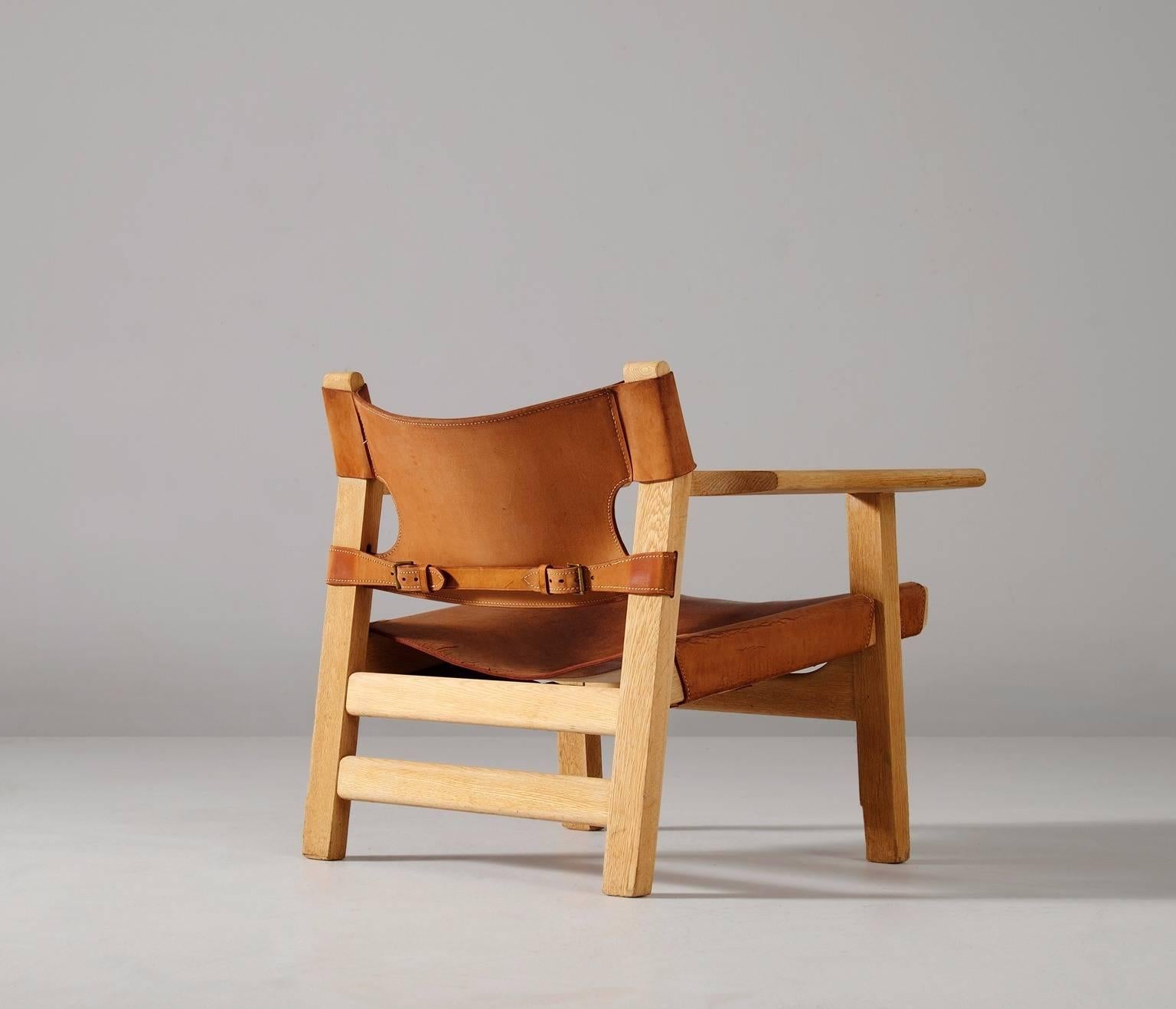 'Spanish Chair' in solid oak and cognac leather by Børge Mogensen. Manufactured by Fredericia Furniture, Denmark, circa 1950.

This design by Borge Mogensen has a strong appearance. The sincere constructions and ditto type of upholstery, give the