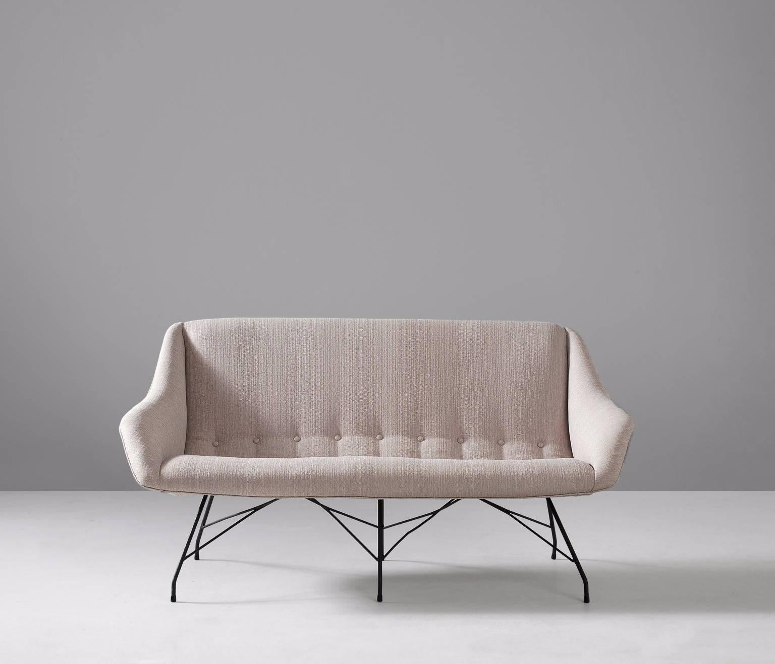 Two-seat sofa in black painted iron and fabric, by Carlo Hauner & Martin Eisler for Forma, Brazil, circa 1955. 

Elegant and modern two-seat sofa by Brazilian designer duo Hauner & Eisler. The frame is made from black painted iron. Due the