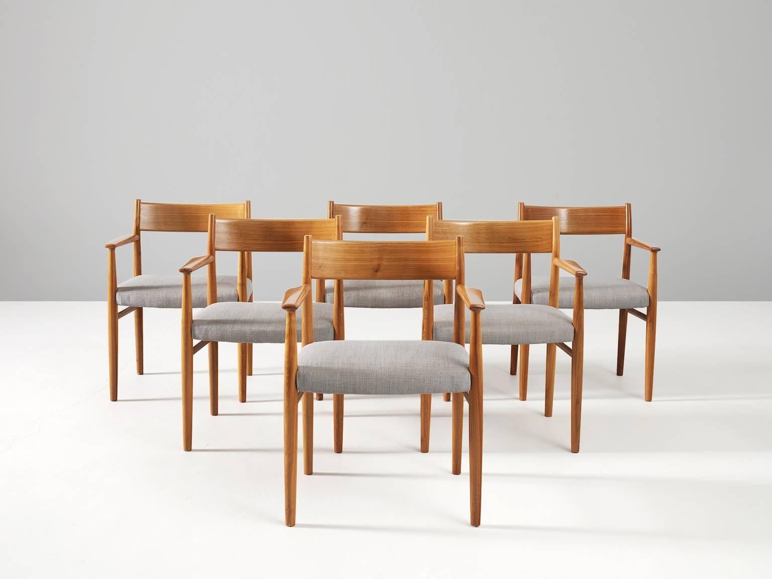Dining room chairs model 418, in walnut and fabric, by Arne Vodder for Sibast Møbler, Denmark 1960s. 

Set of six dining chairs by Arne Vodder. Model 418 is an elegant chair with armrests. This set is executed in walnut with a fabric upholstery.