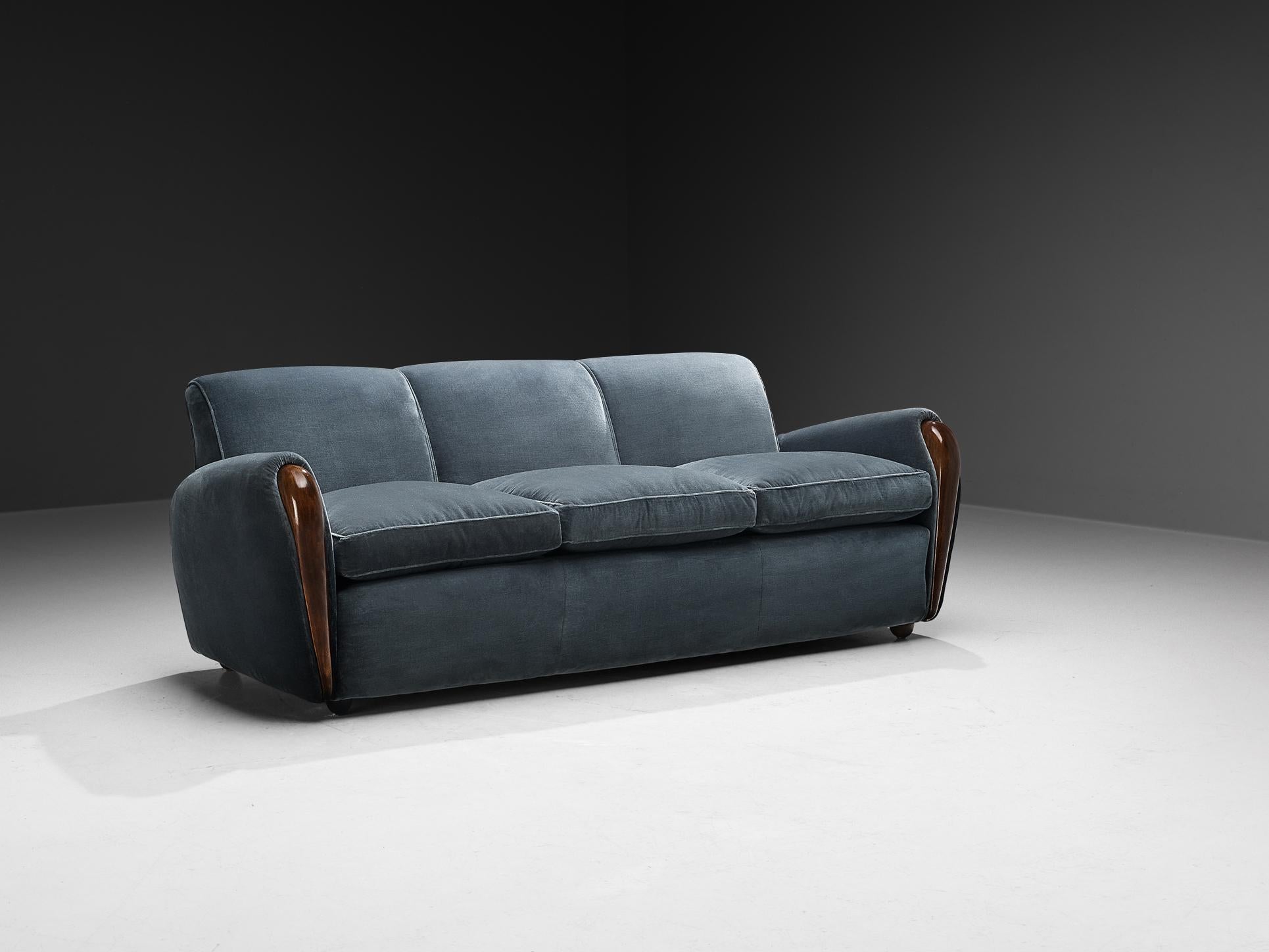 Osvaldo Borsani für Arredamenti Borsani Varedo, dreisitziges Sofa Modell '3615', Nussbaum, Samtstoff, Italien, Entwurf 1935

Dieses bemerkenswerte, seltene Sofa wurde von Osvaldo Borsani entworfen und verbindet subtile Linien mit fließenden,