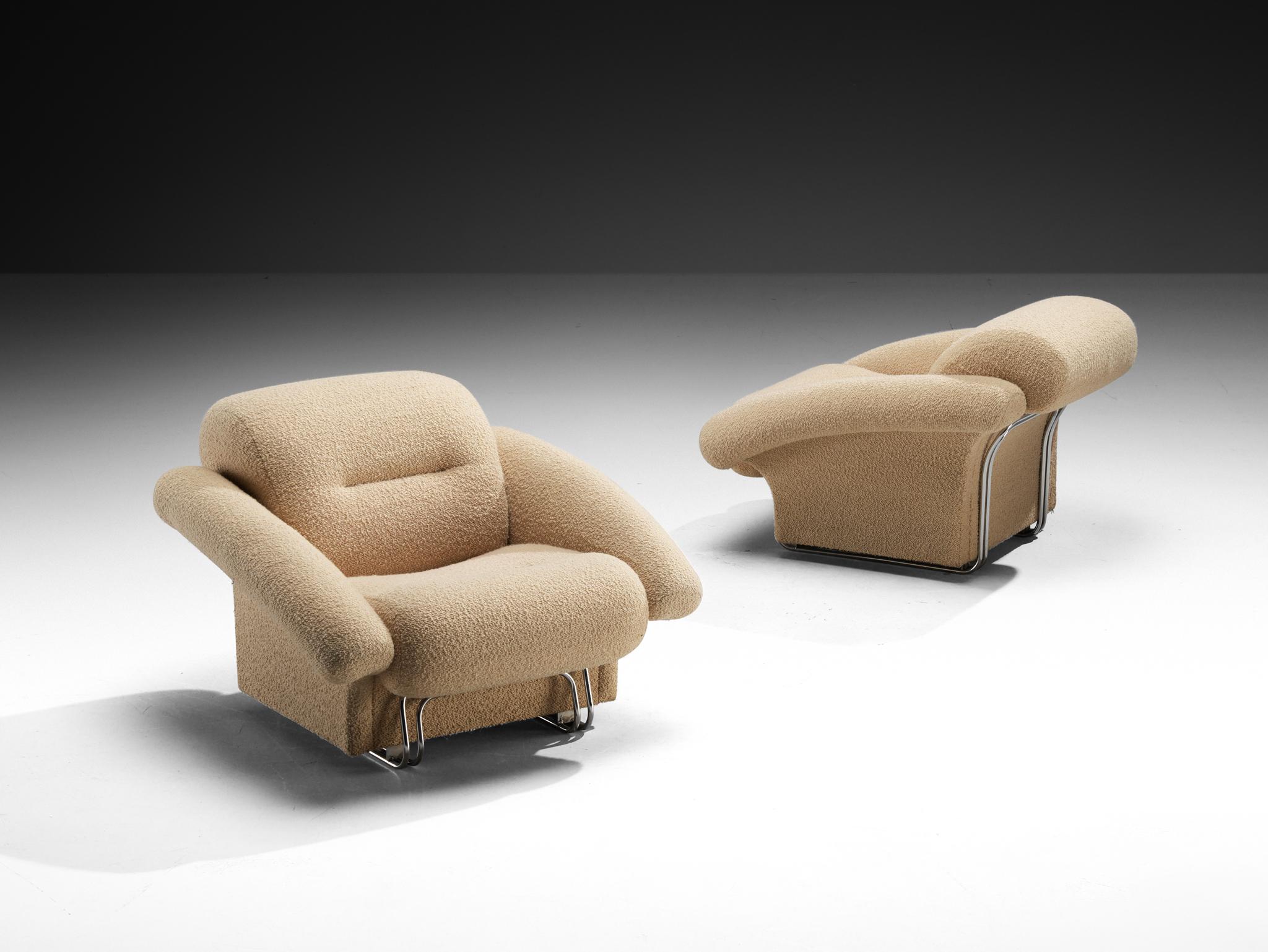 Paar Loungesessel, verchromtes Metall, Stoff, Italien, 1970er Jahre

Diese bezaubernden italienischen Loungesessel aus den 1970er Jahren sind ein verspieltes und ausdrucksstarkes Beispiel für postmodernes Design. Mit ihren großzügigen, abgerundeten