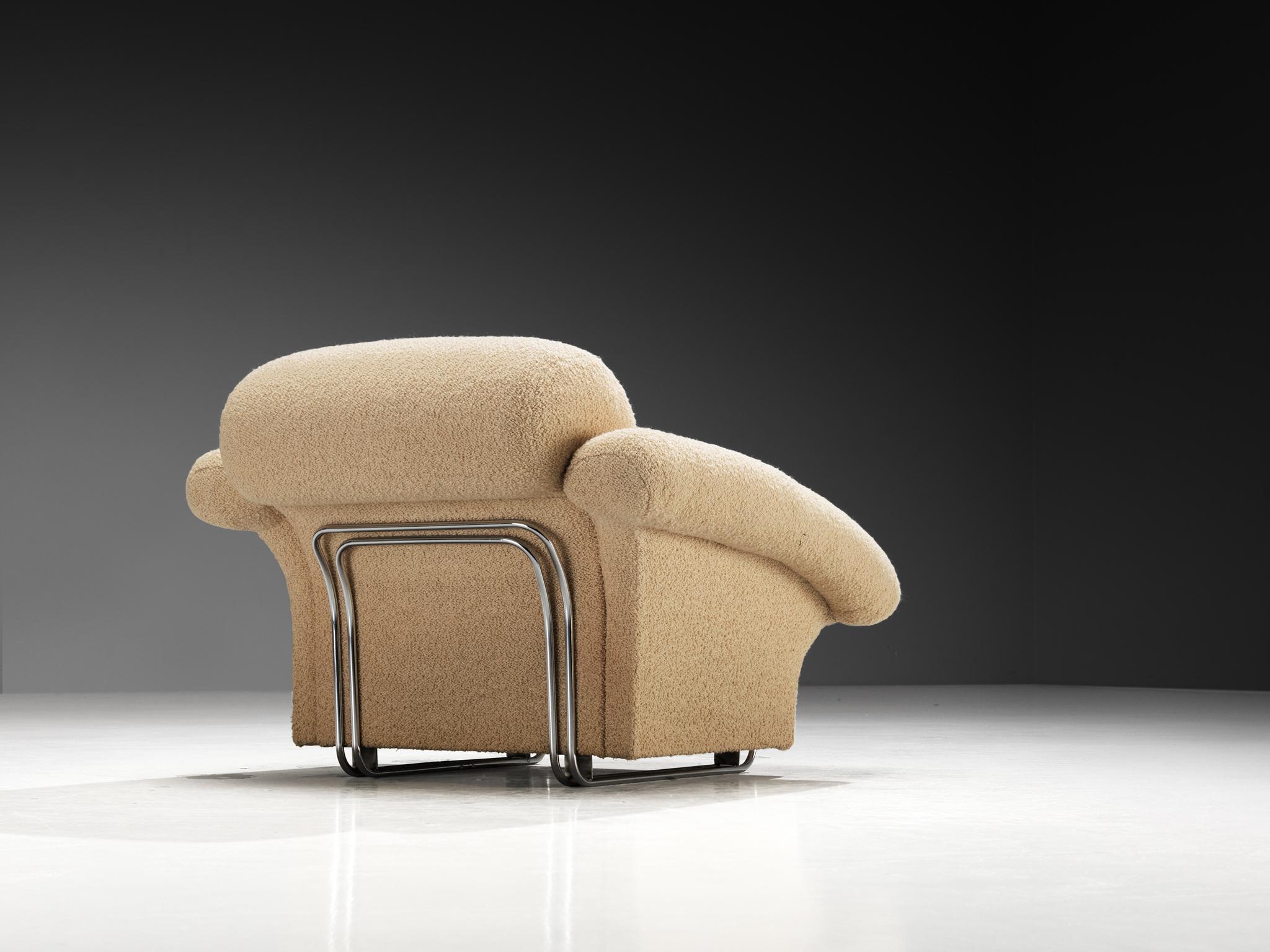 Postmodernes italienisches Paar Loungesessel in Chrom und beigefarbenem Stoff (Metall) im Angebot