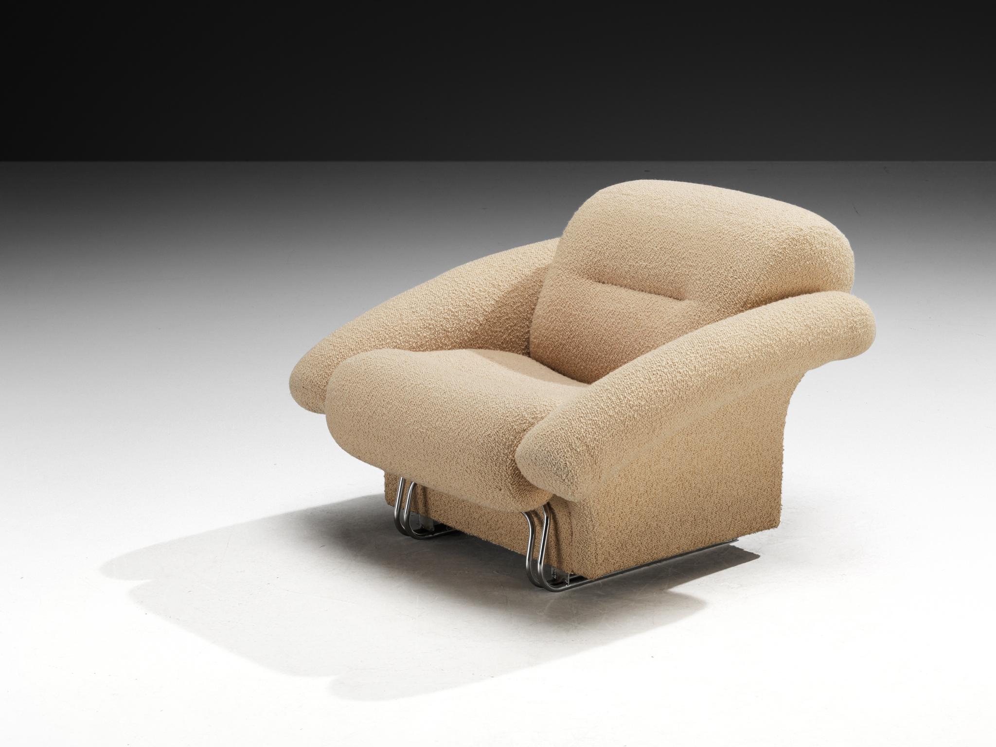 Postmodernes italienisches Paar Loungesessel in Chrom und beigefarbenem Stoff im Angebot 1