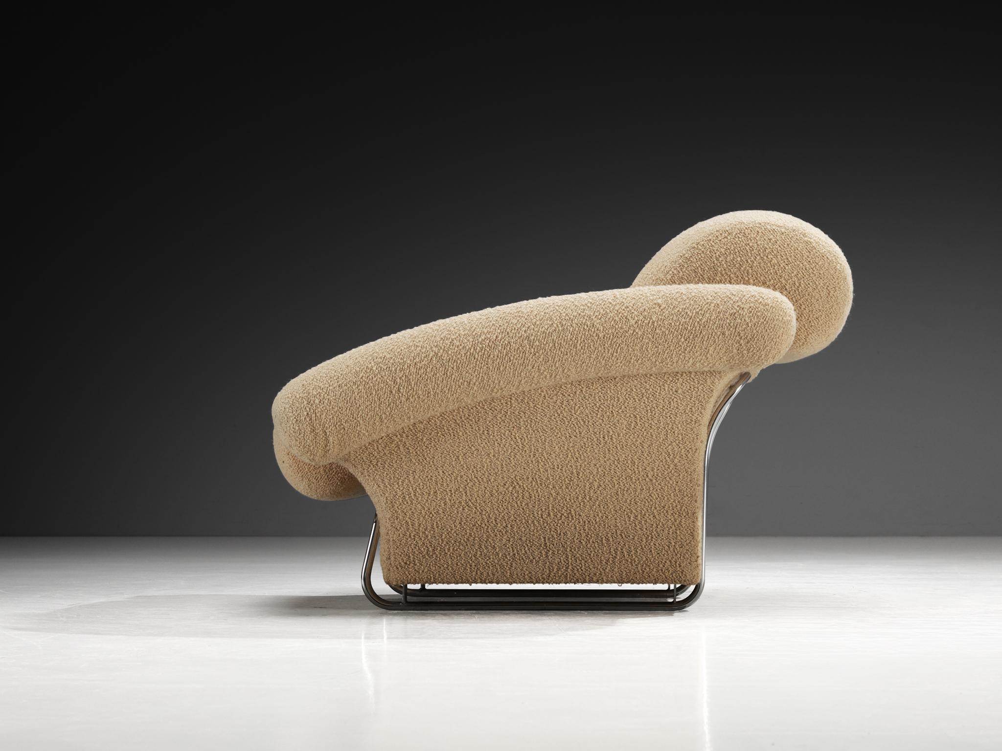 Postmodernes italienisches Paar Loungesessel in Chrom und beigefarbenem Stoff im Angebot 2