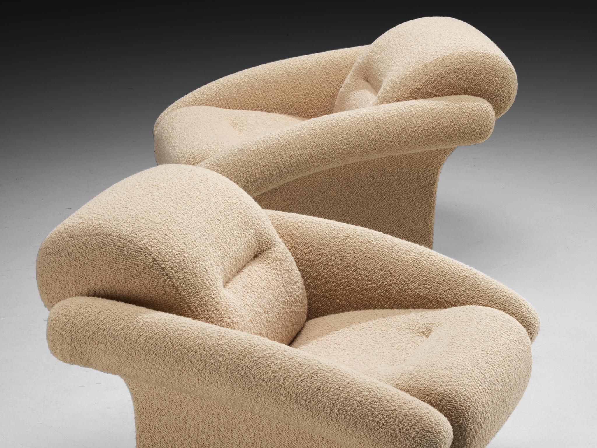 Postmodernes italienisches Paar Loungesessel in Chrom und beigefarbenem Stoff im Angebot 4
