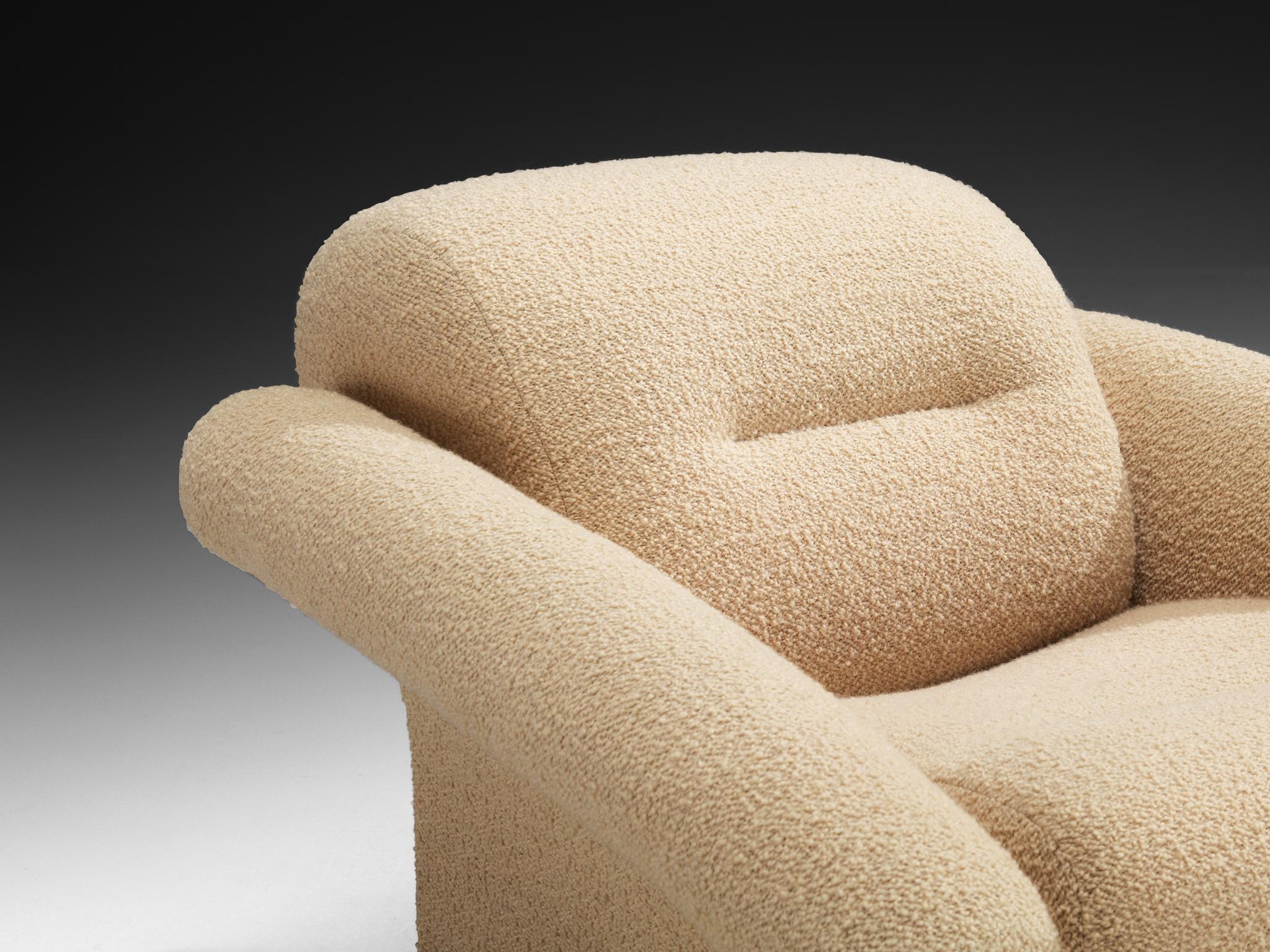 Postmodernes italienisches Paar Loungesessel in Chrom und beigefarbenem Stoff im Angebot 5
