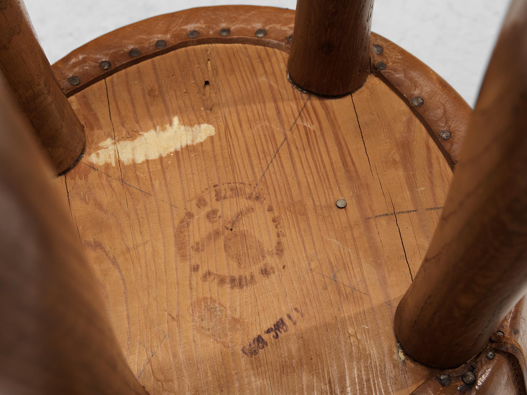 Italian Stools in Oak and Cognac Leather For Sale 5